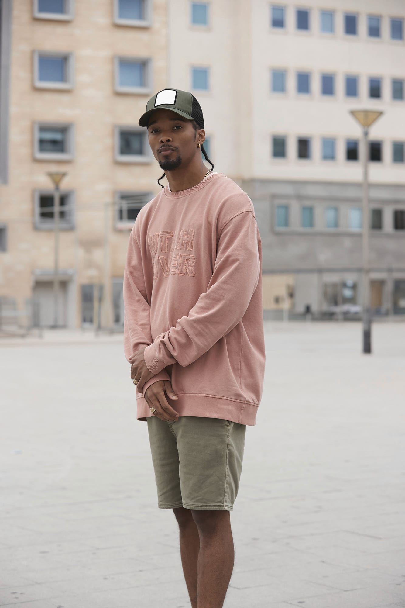 Boné trucker com 5 painéis com patch quadrado