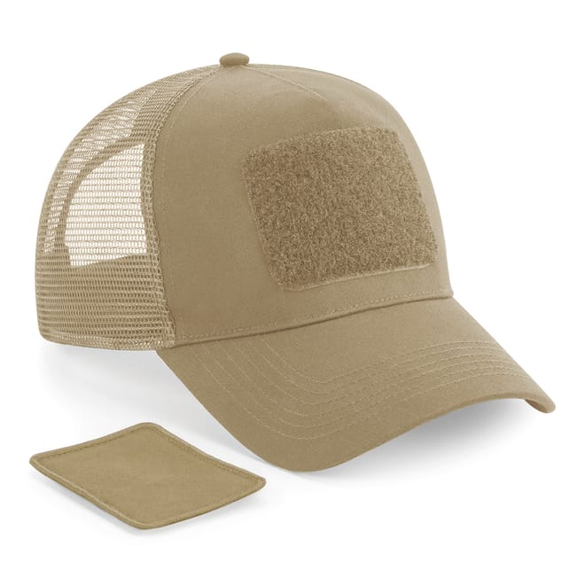 Cappellino in rete con parte posteriore regolabile e patch staccabile