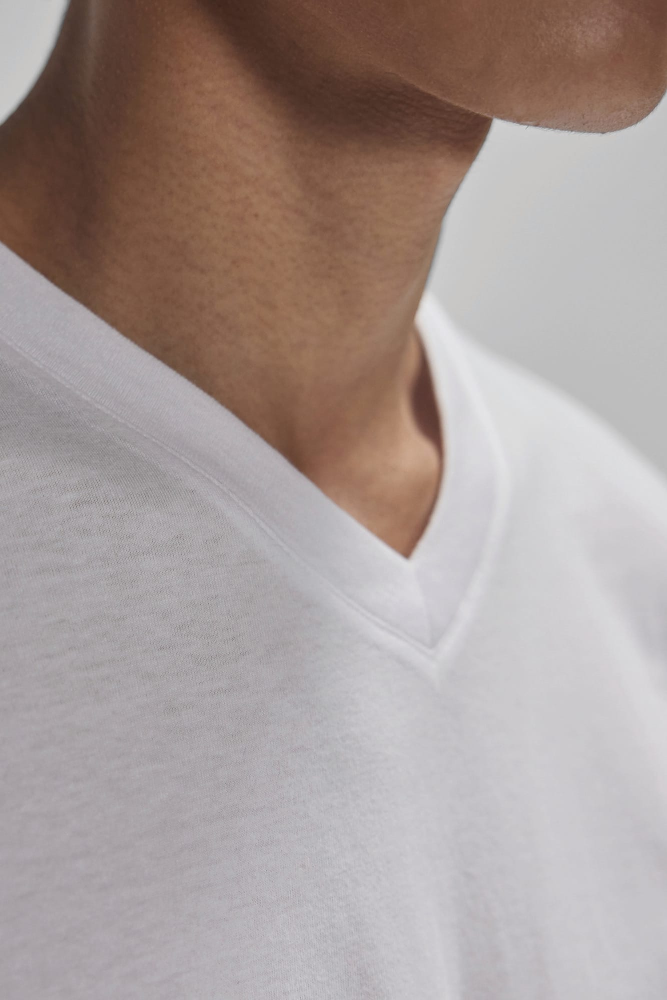 T-shirt col V #150 - Image 3