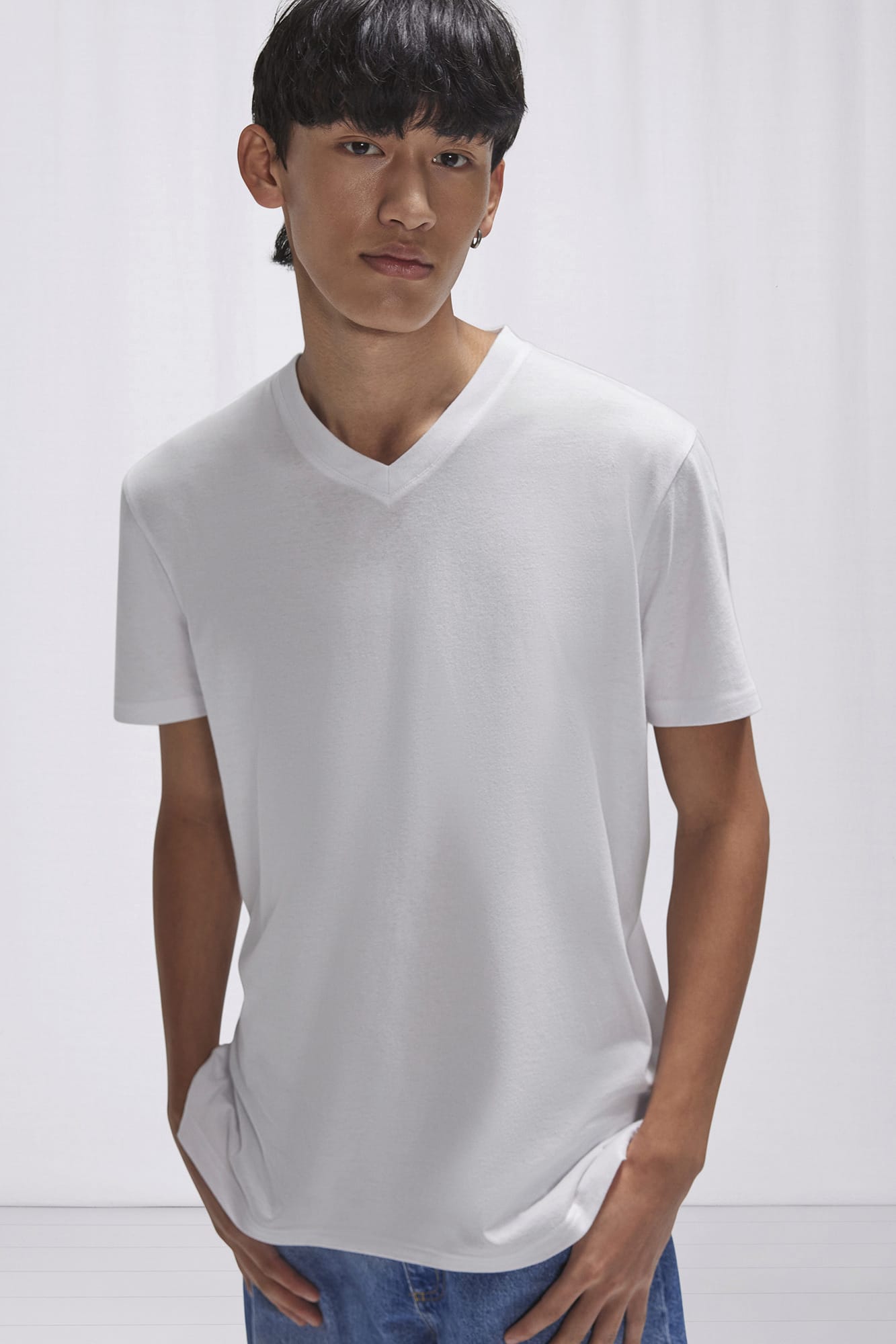 T-shirt col V #150 - Image 1