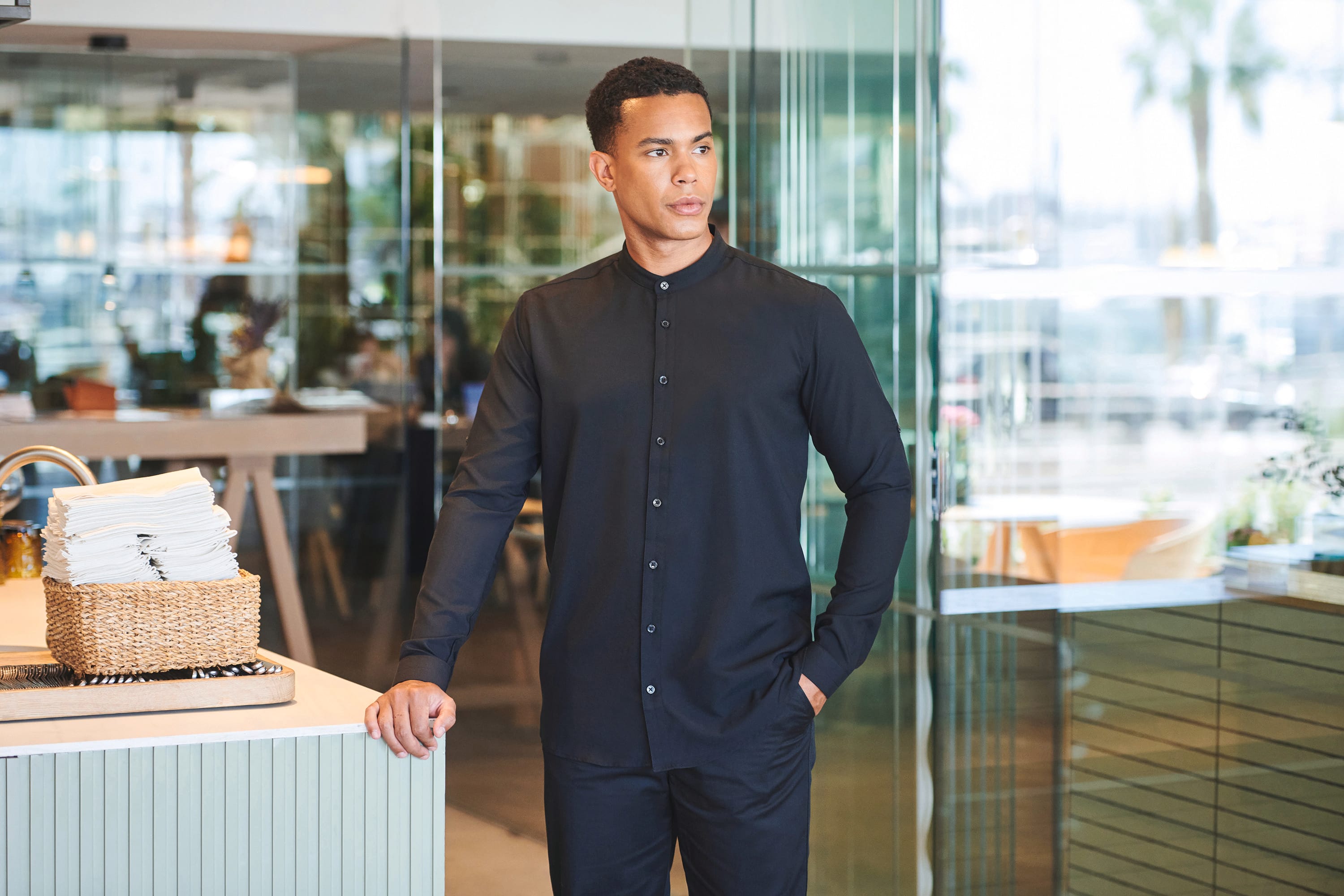 Camisa de homem com gola à padre