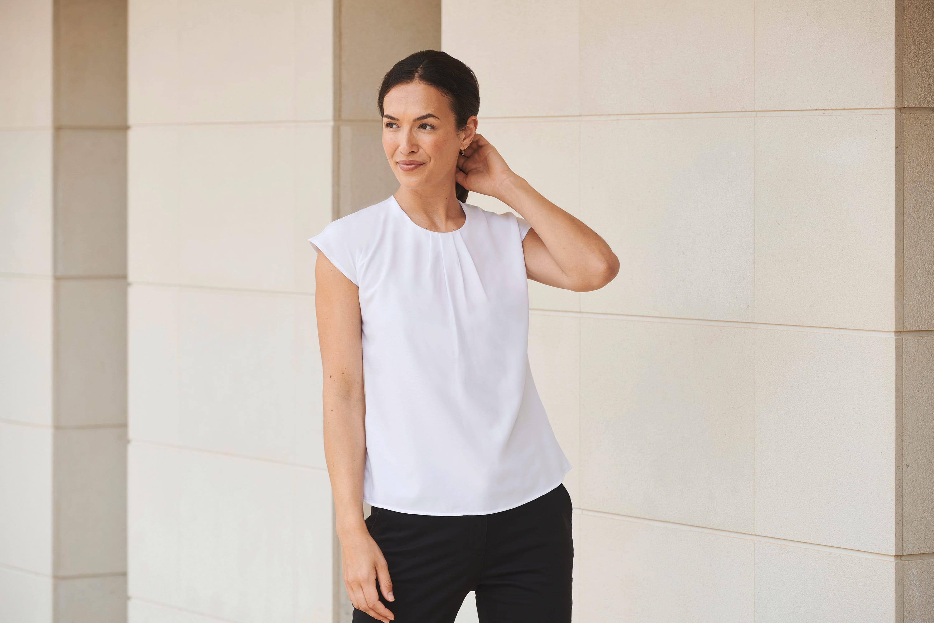 Blusa de senhora com colarinho plissado