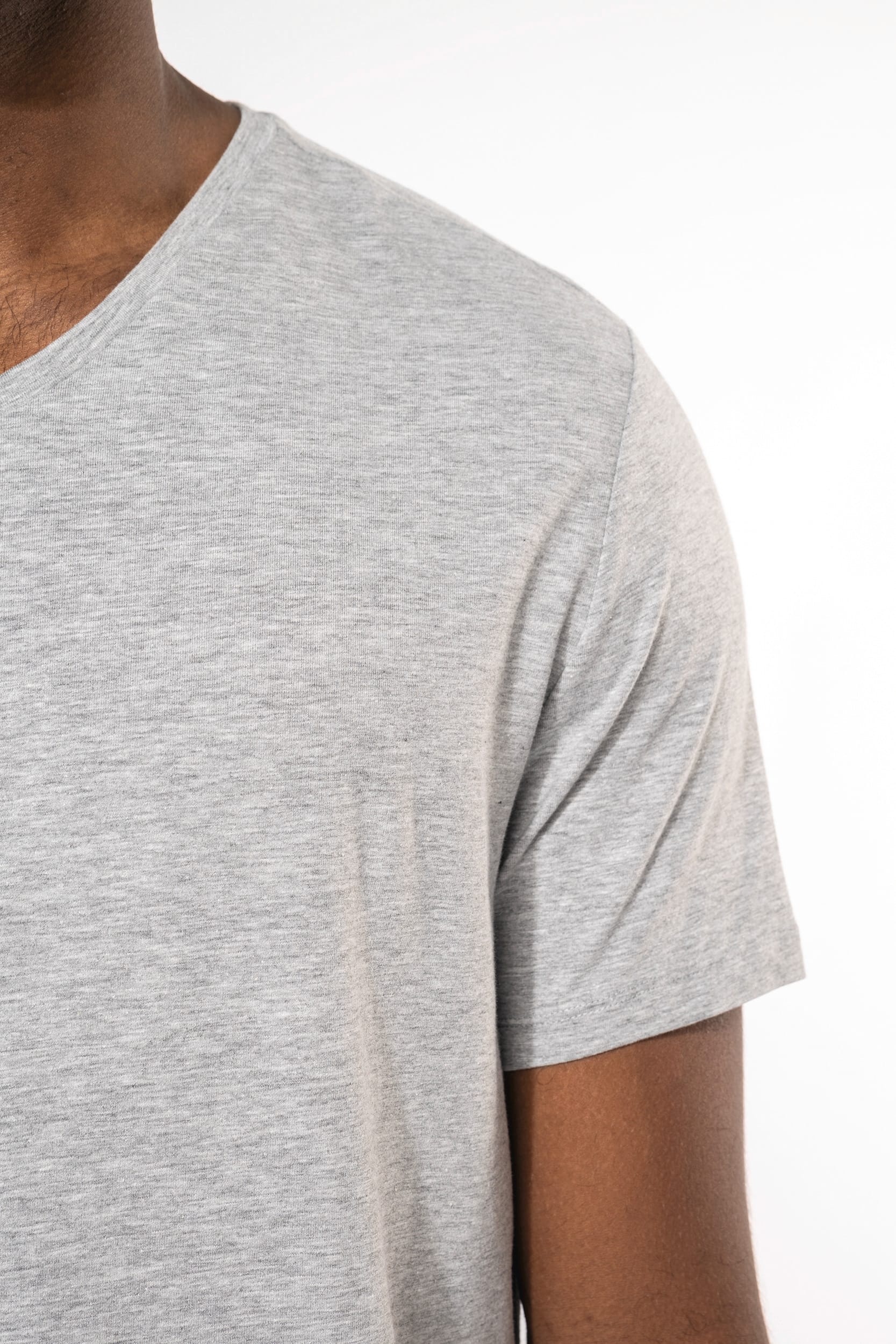 T-shirt manches courtes col V homme - Image 16