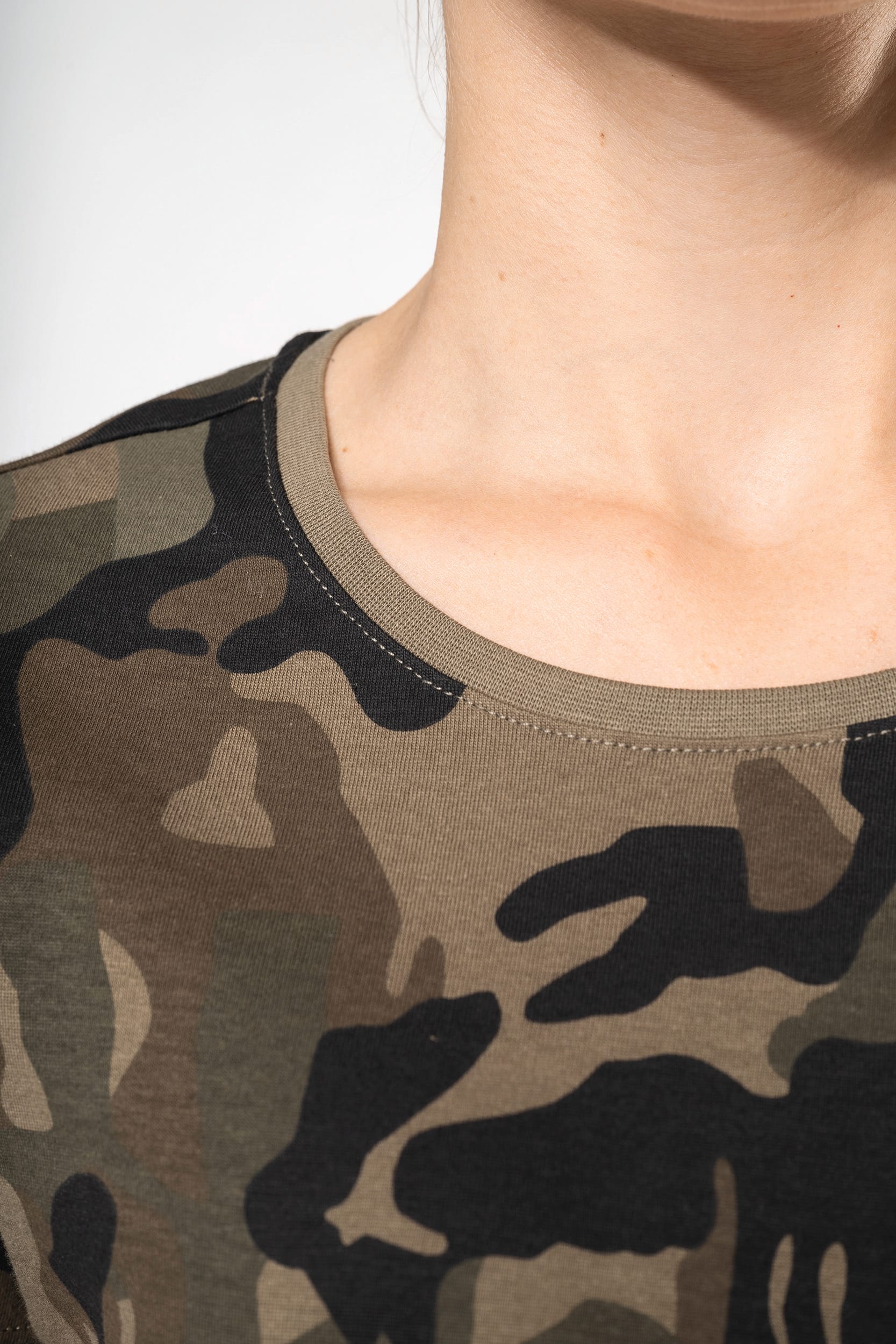 T-shirt de senhora camuflada manga curta