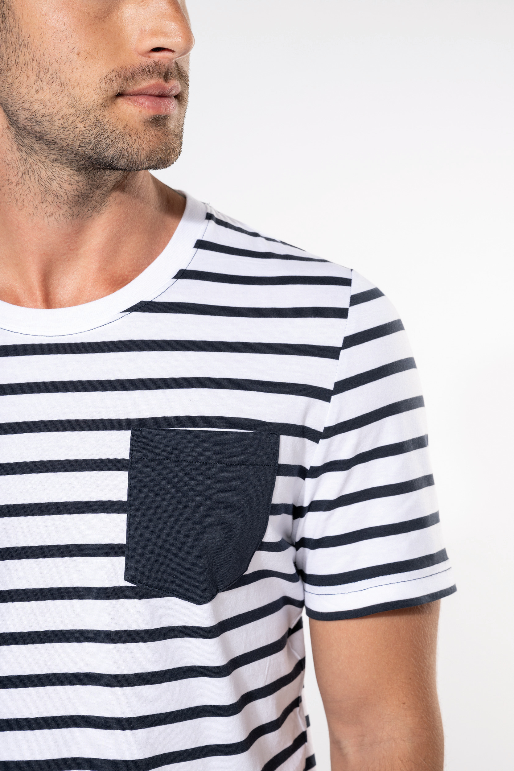 Gestreept T-shirt met zak en korte mouwen