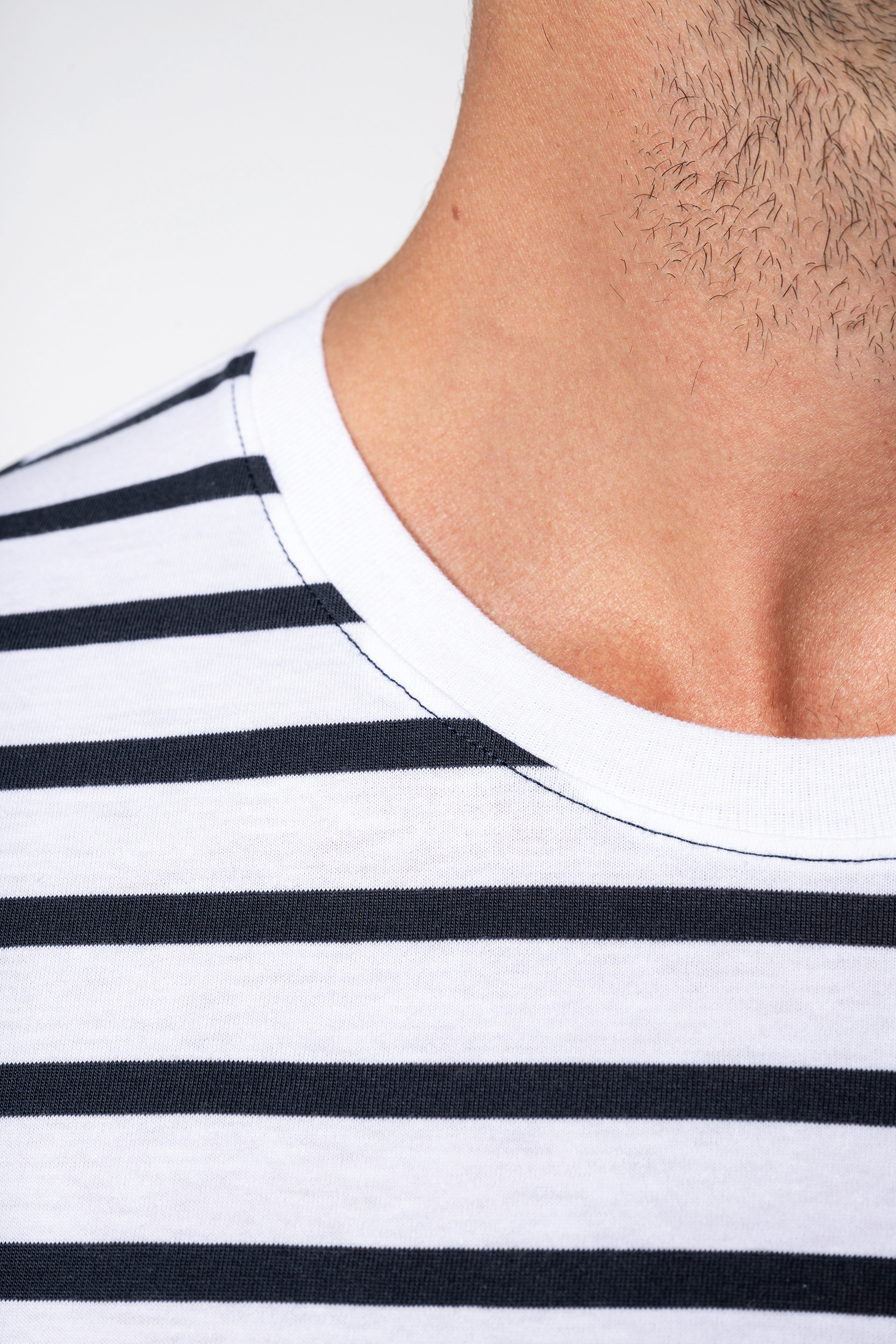 Gestreept T-shirt met zak en korte mouwen