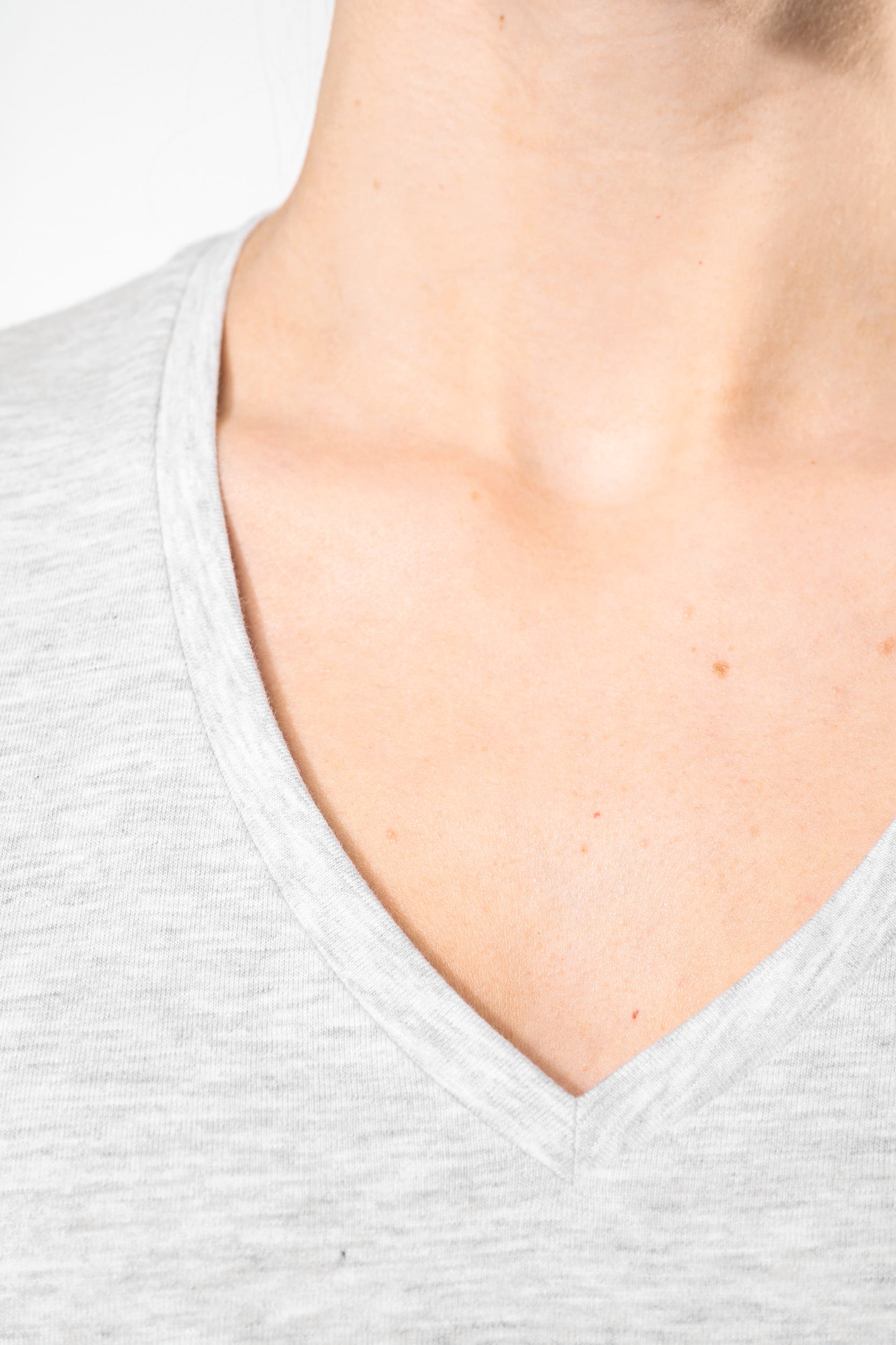 T-shirt col V manches courtes femme - Image 4