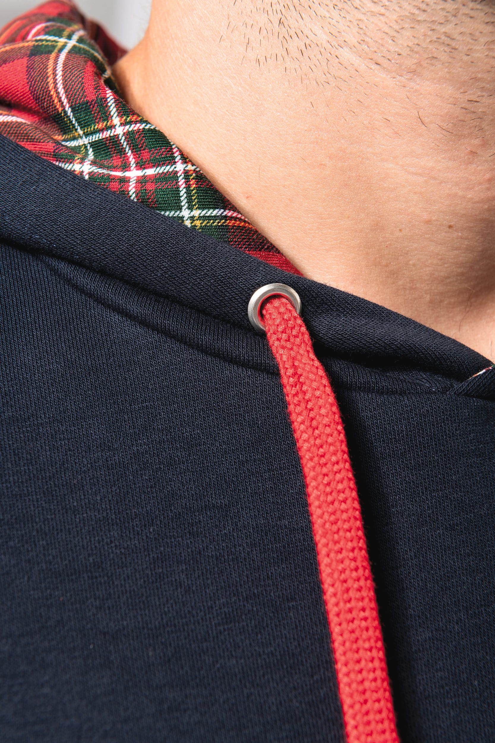 Sweat-shirt à capuche contrastée à motifs unisexe - Image 11