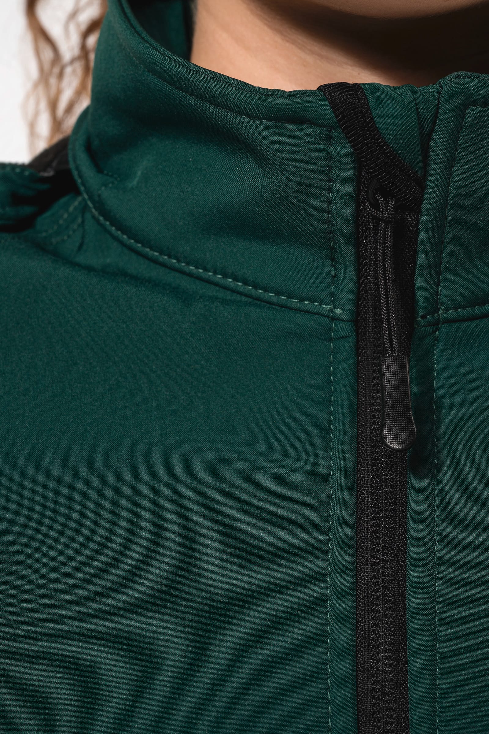 Dames softshell jas met afneembare capuchon