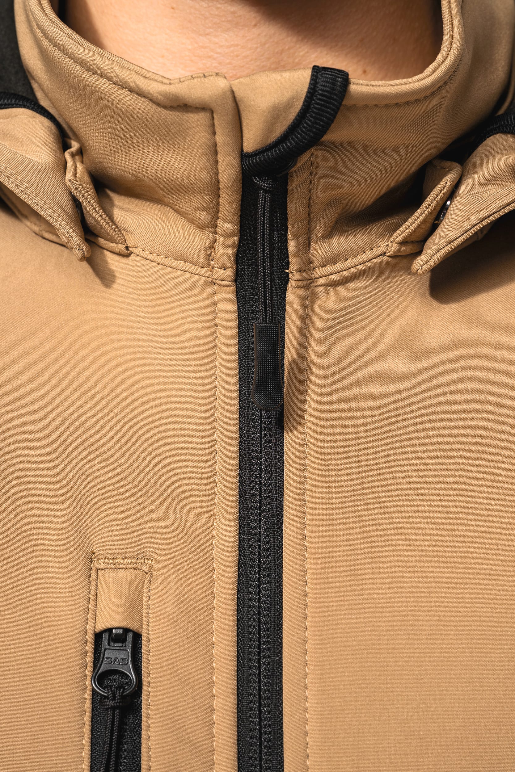 Blusão softshell 3 camadas com capuz e mangas amovíveis unissexo