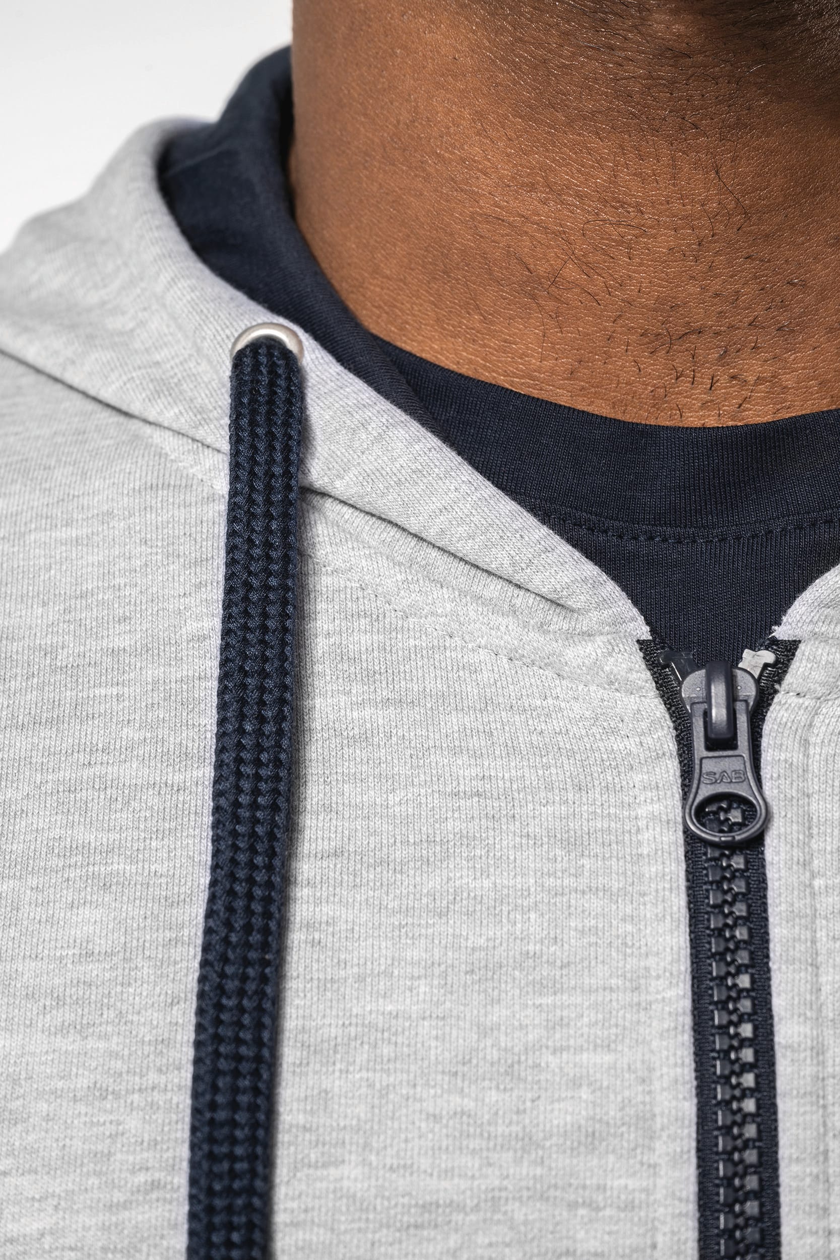 Sweat-shirt zippé capuche contrastée - Image 4