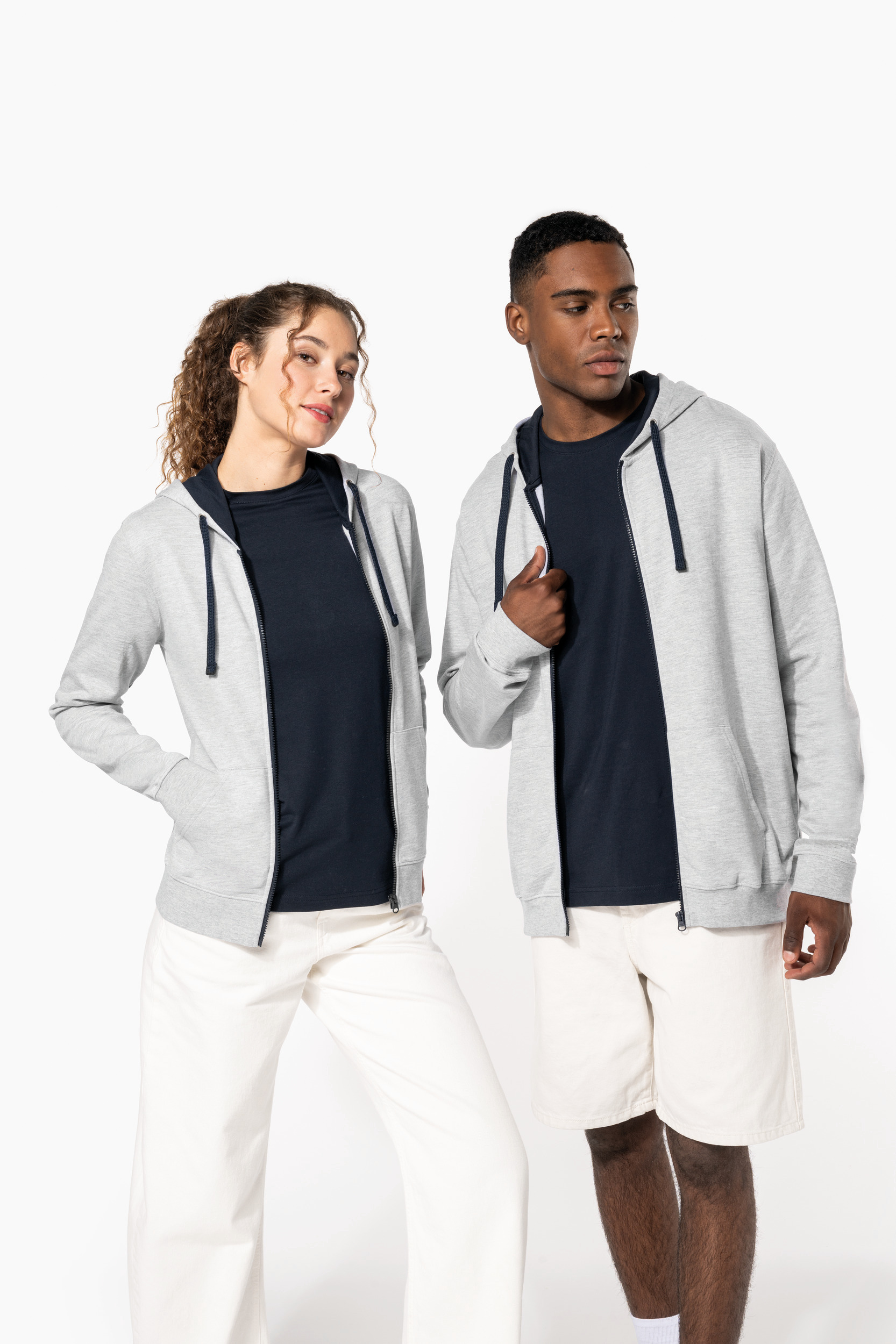 Damessweater met rits en capuchon in contrasterende kleur