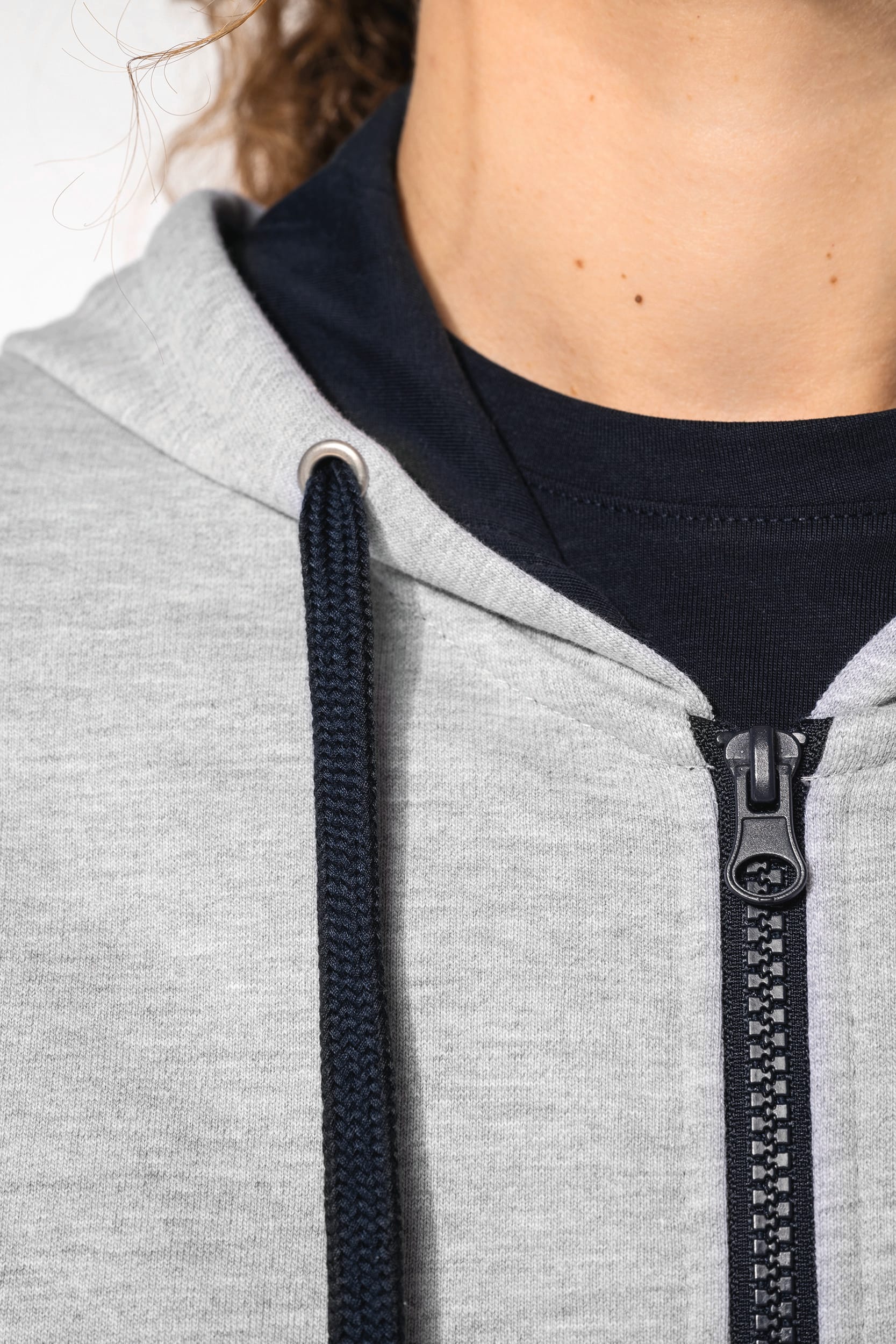 Sweat-shirt zippé capuche contrastée femme - Image 4