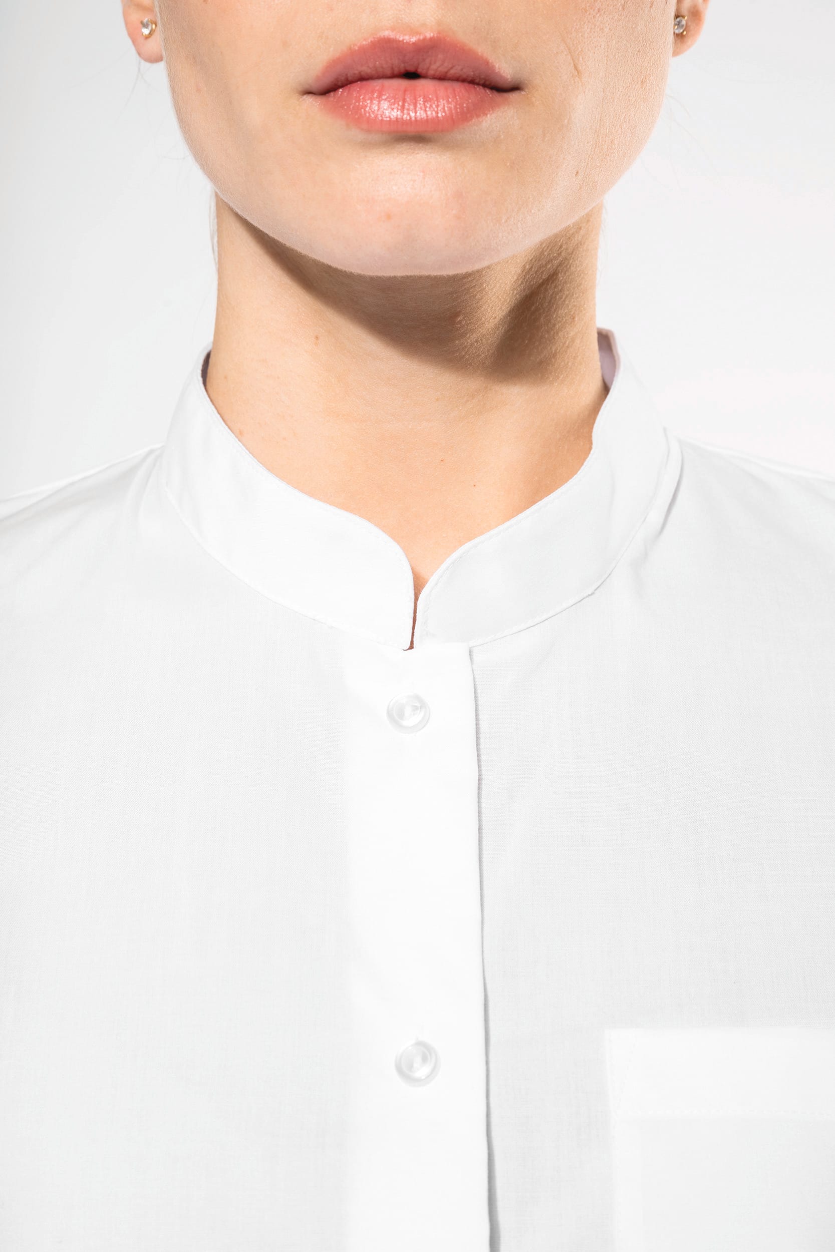 Camisa de senhora com gola à padre manga comprida