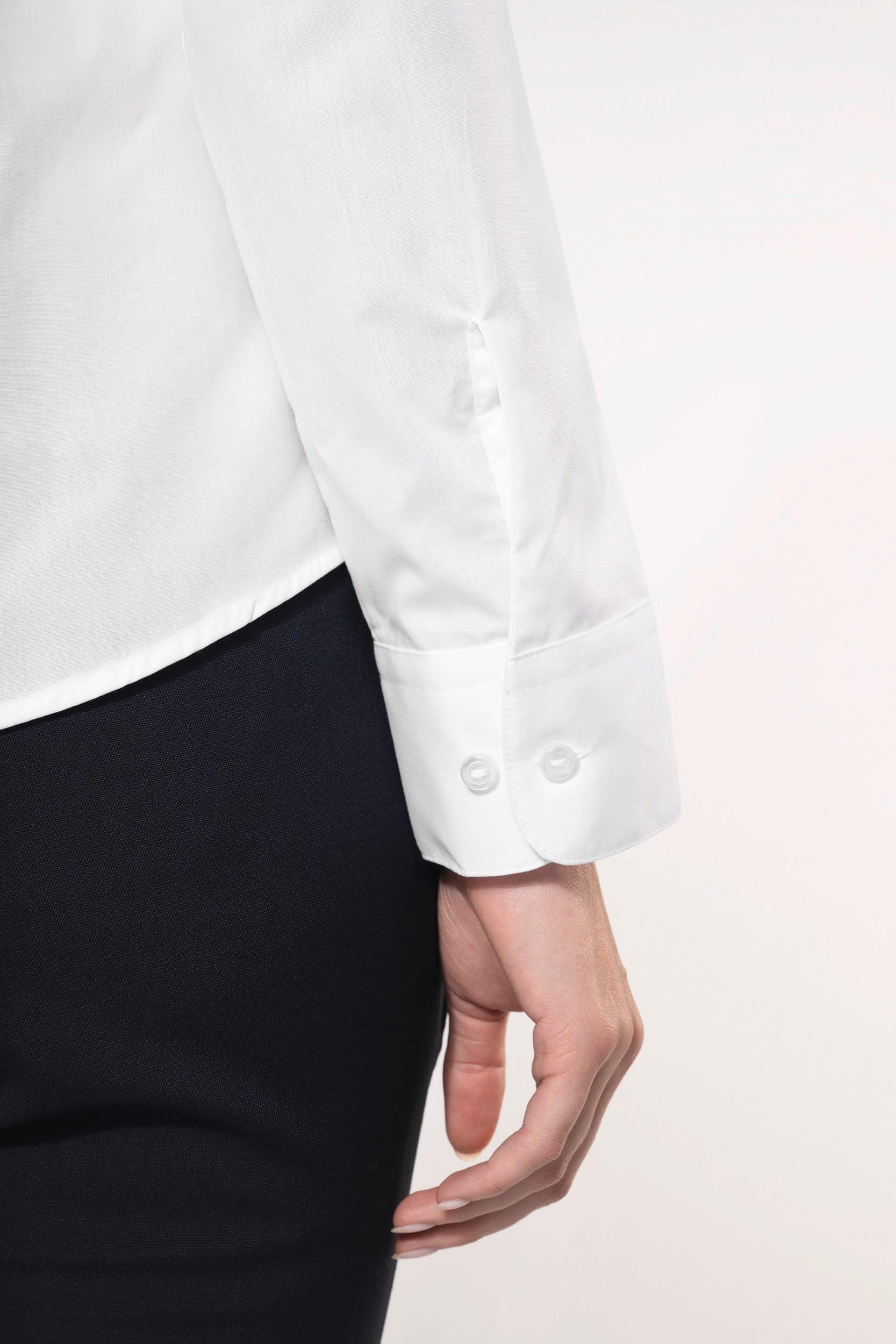 Camisa de senhora com gola à padre manga comprida