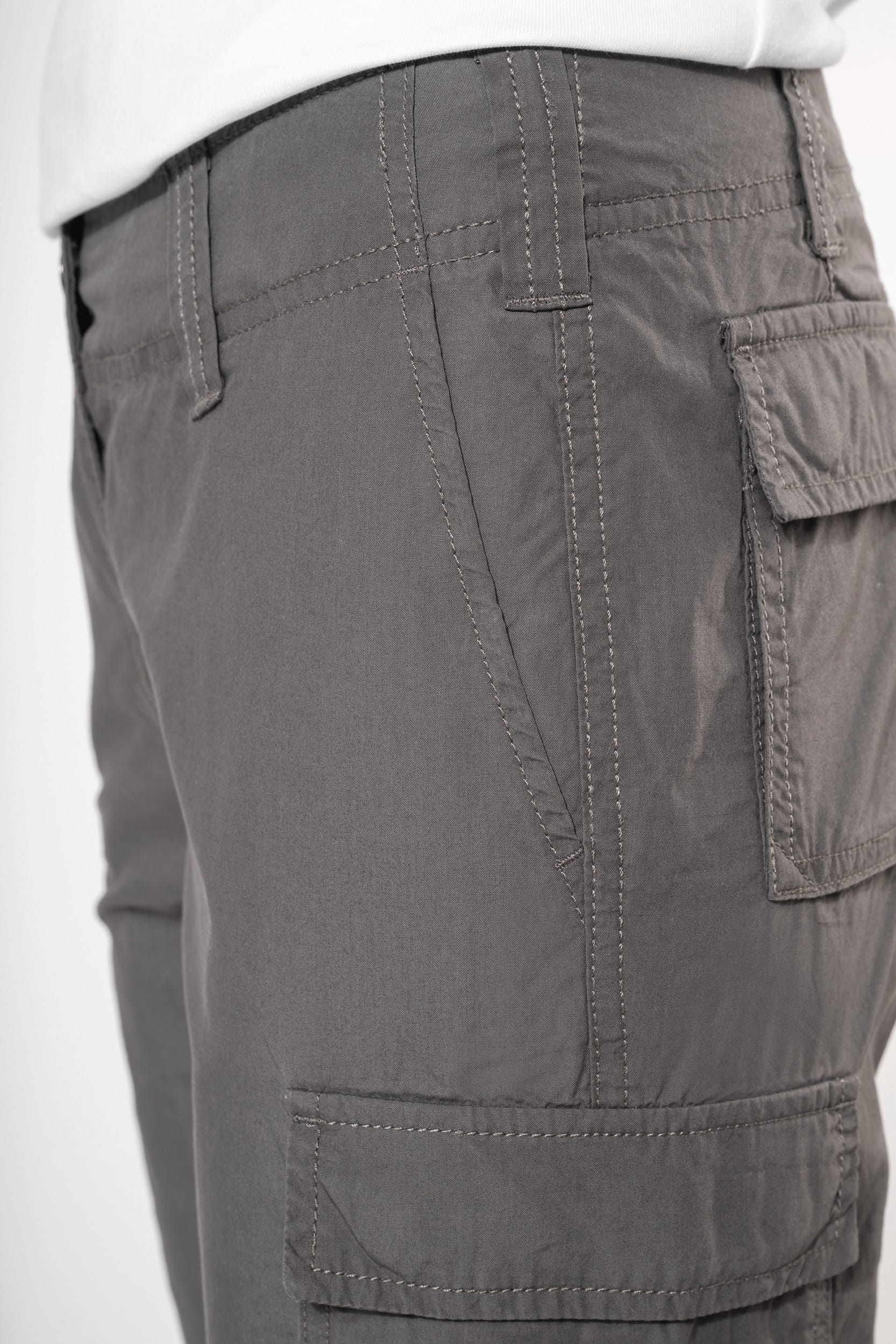 Calças leves multibolsos de senhora