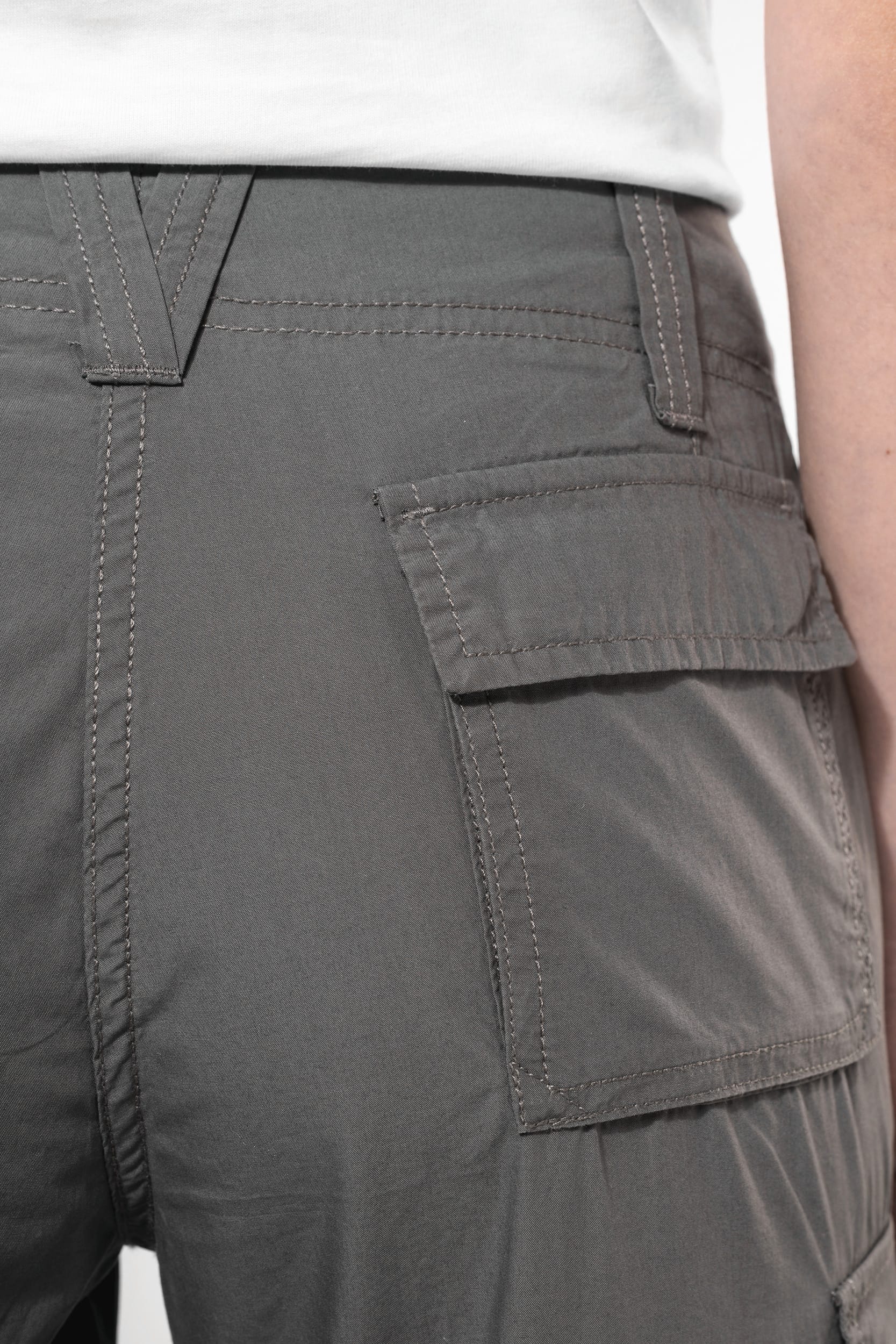 Calças leves multibolsos de senhora