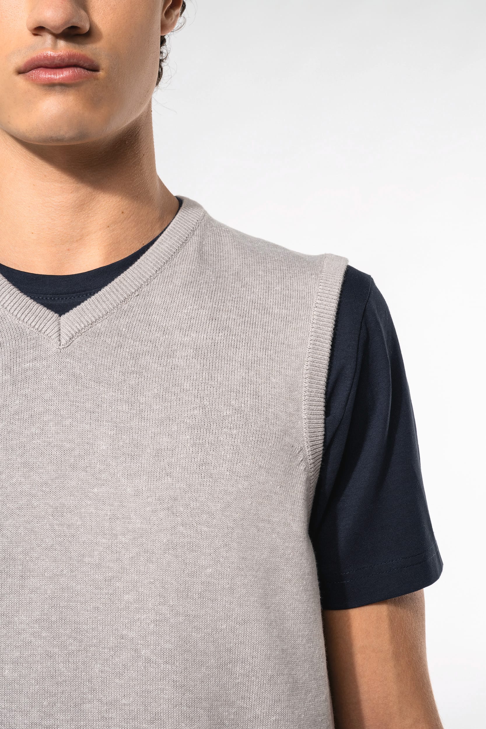 Pull col V sans manches - Image 16