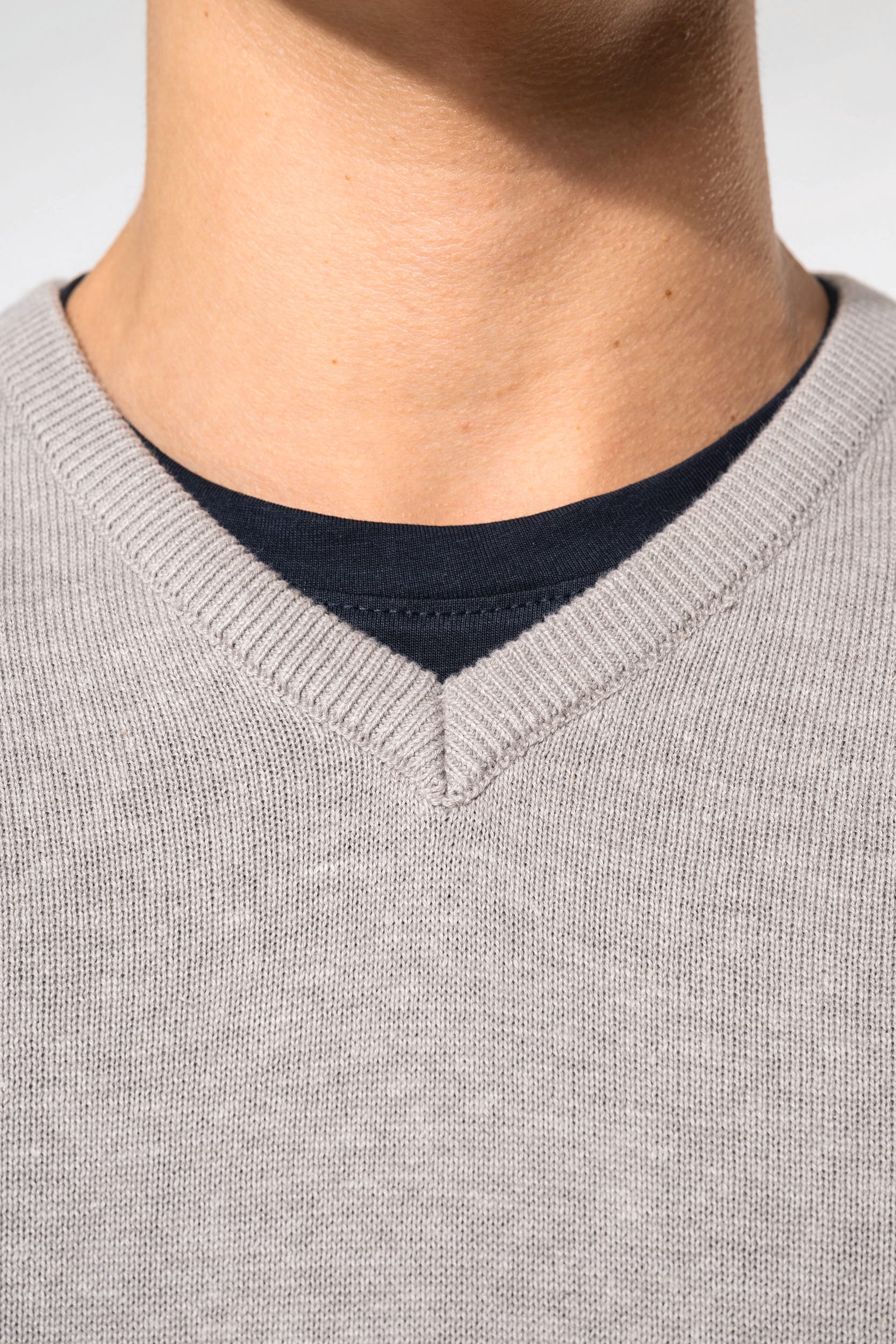 Pull col V sans manches - Image 17