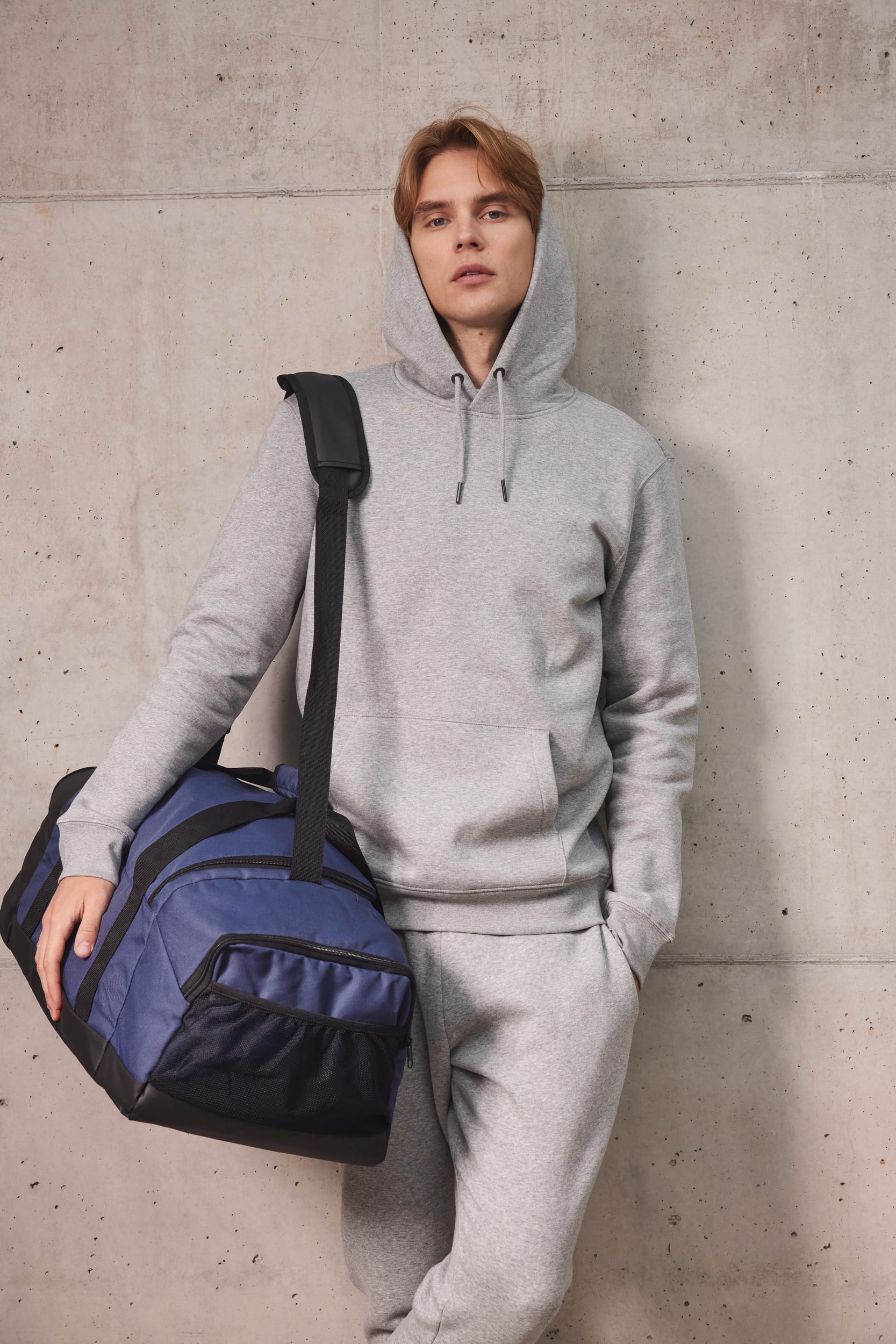 Saco de desporto reciclado com duplo compartimento lateral