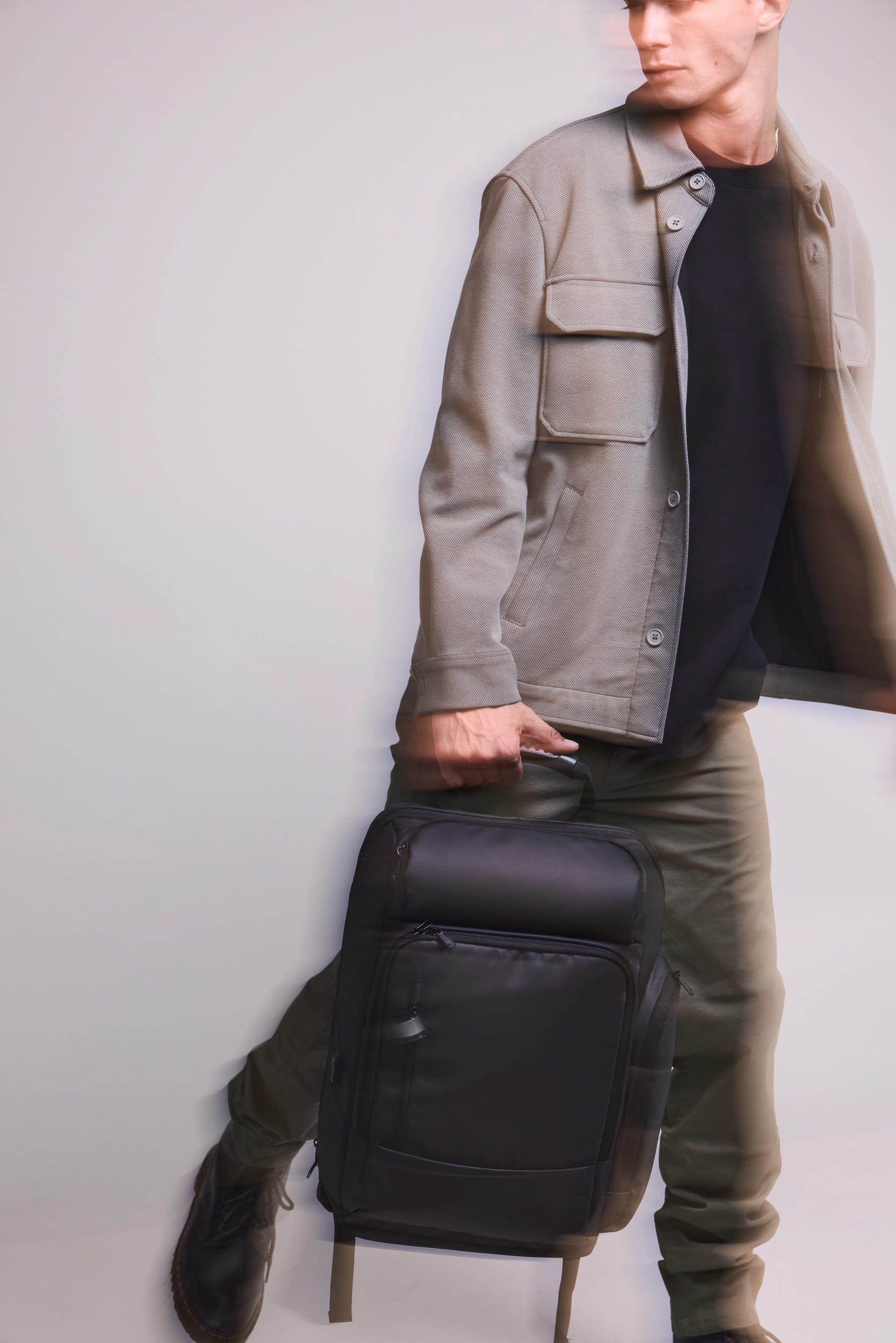 MOCHILA BUSINESS CON SOPORTE PARA EL PORTÁTIL