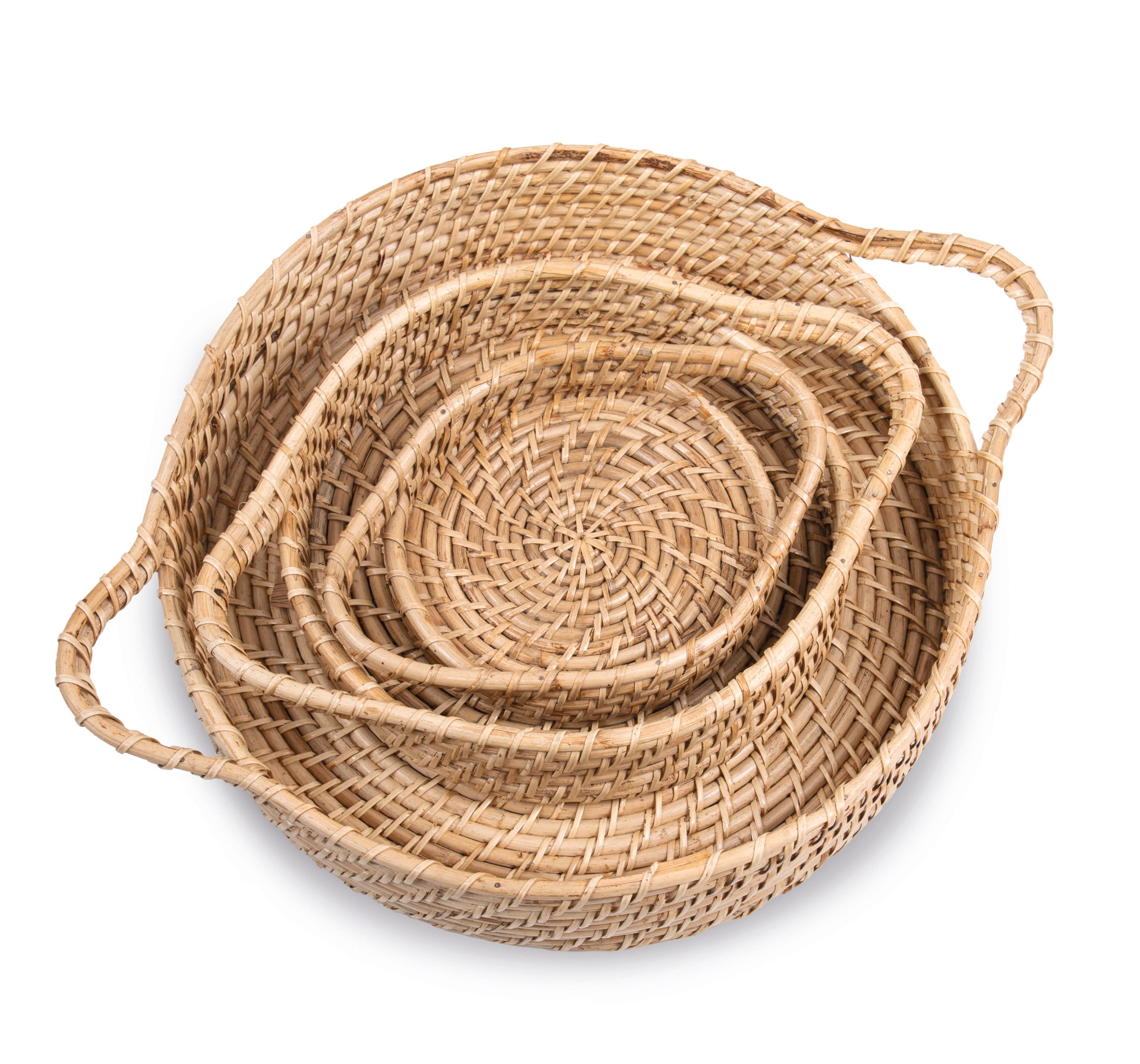 Panier en rotin tressé.