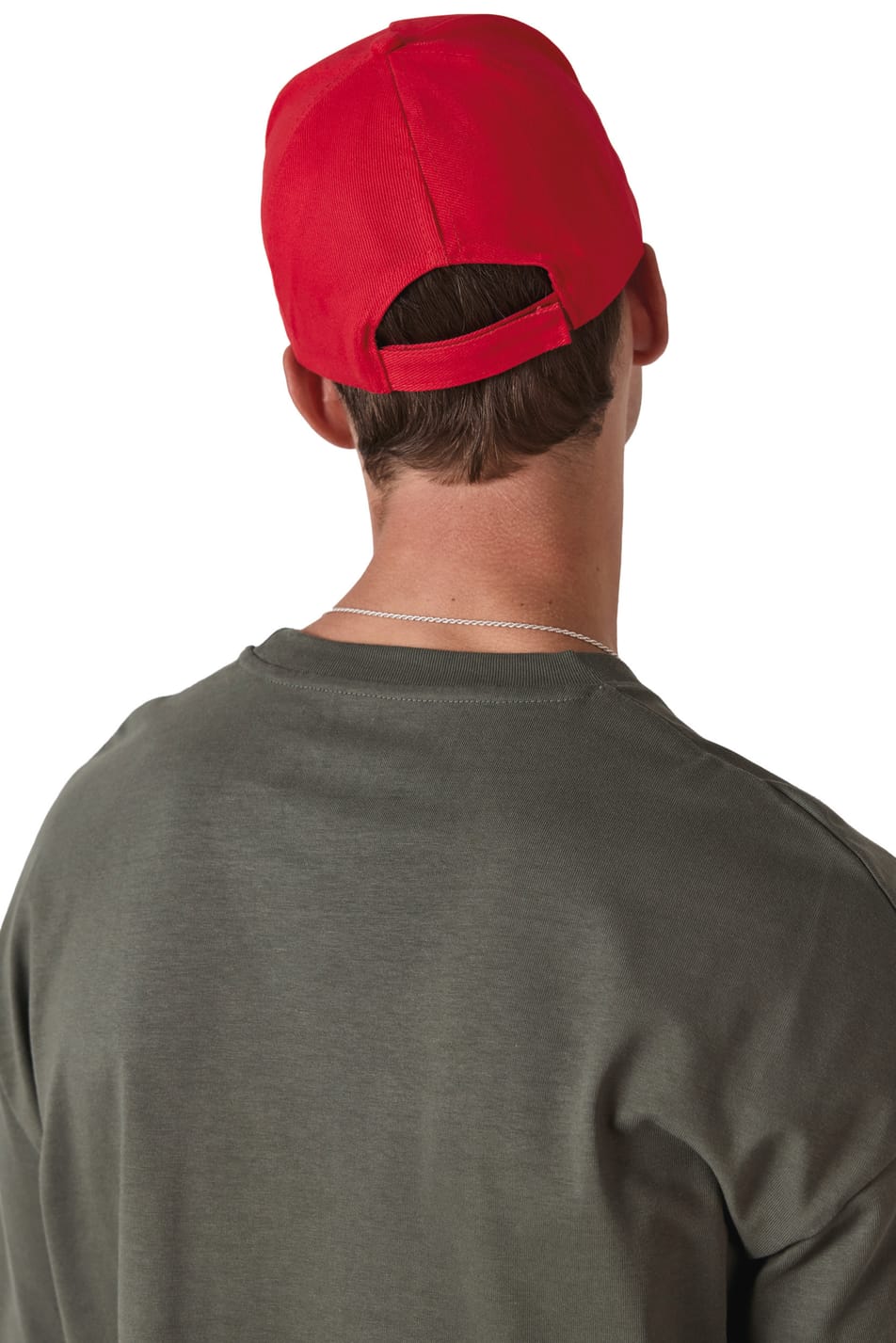 Homme qui porte une casquette 