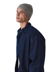 Homme qui porte un bonnet