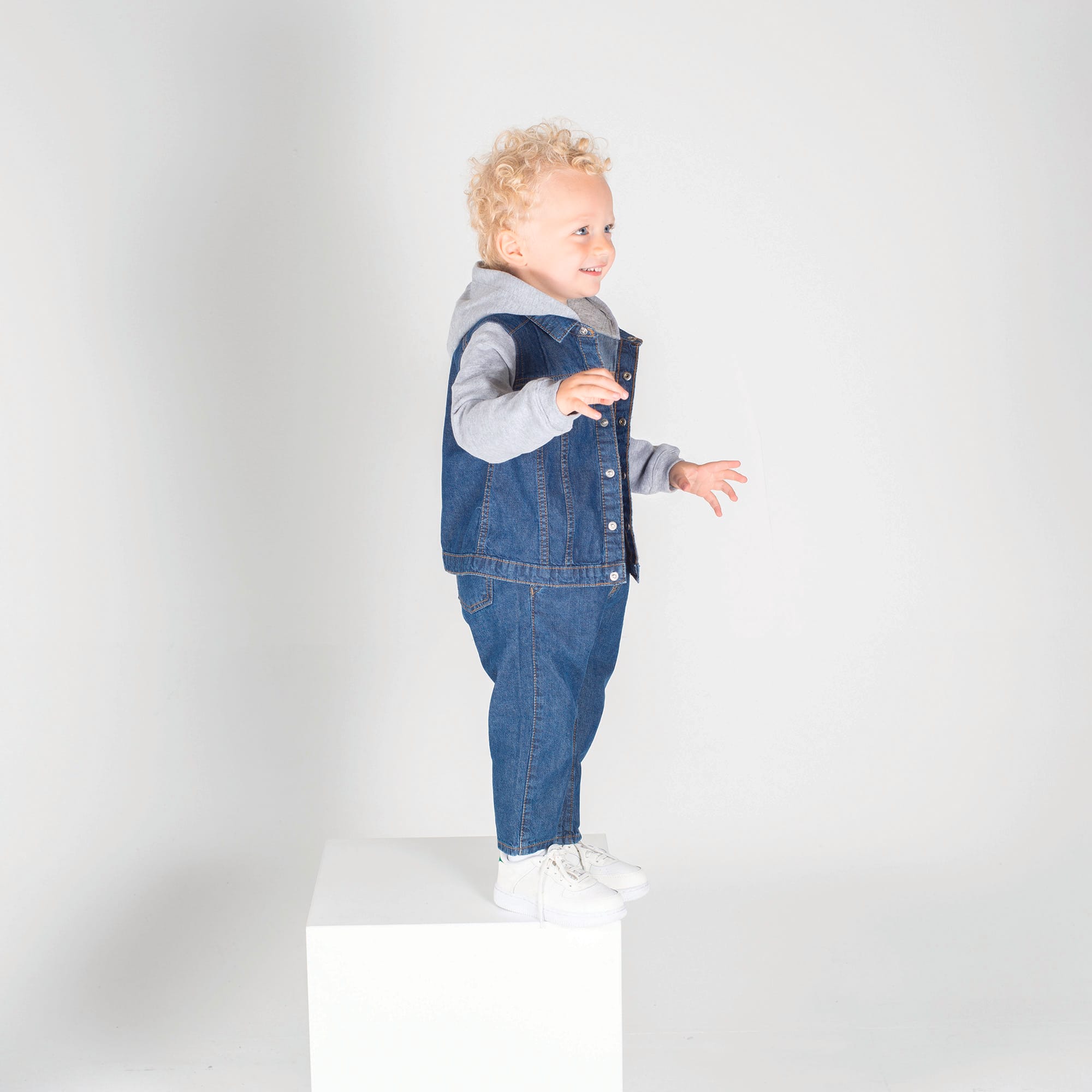 Veste en jean à capuche enfant - Image 1