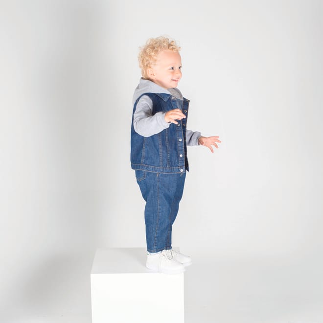 Veste en jean à capuche enfant