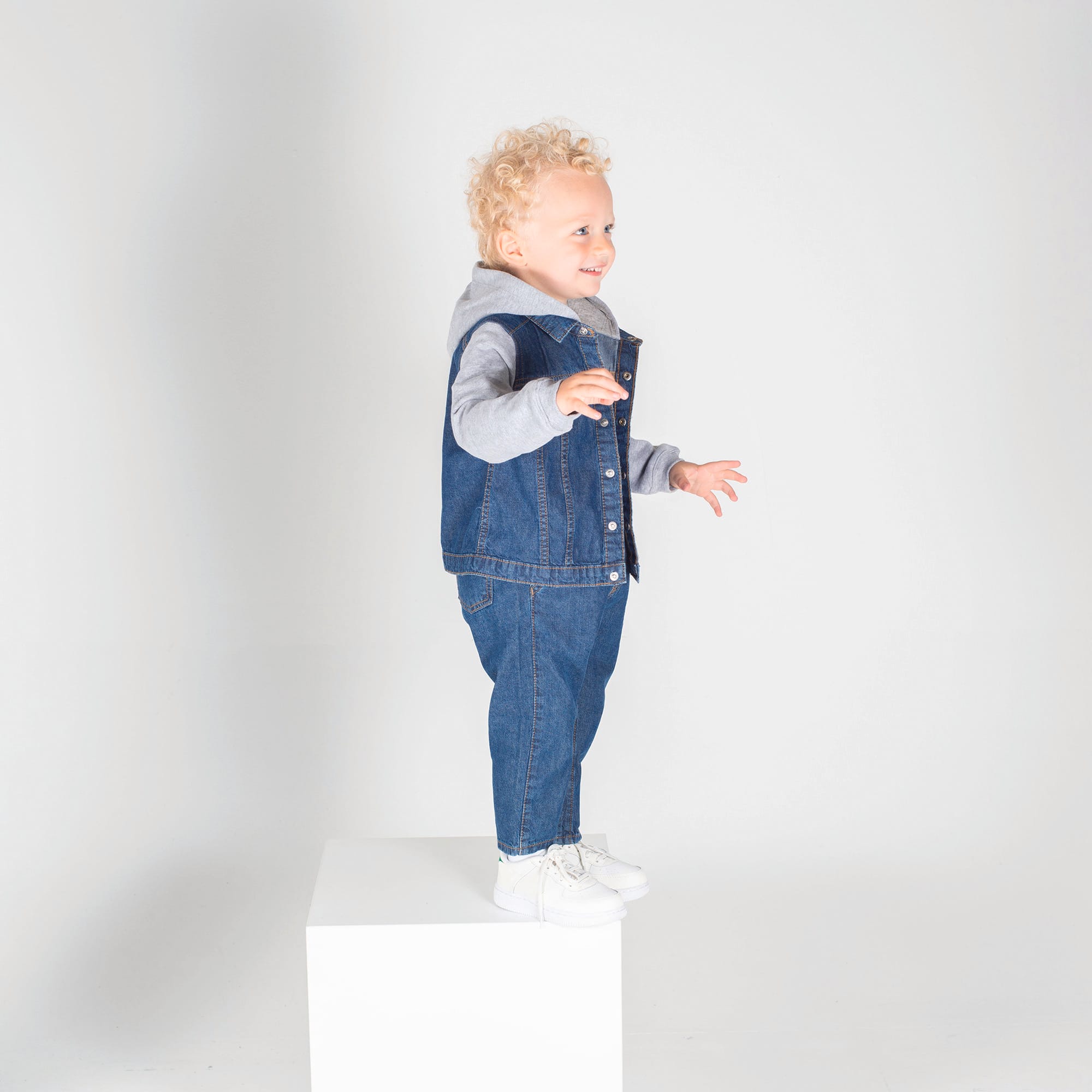 Veste en jean à capuche enfant - Image 2
