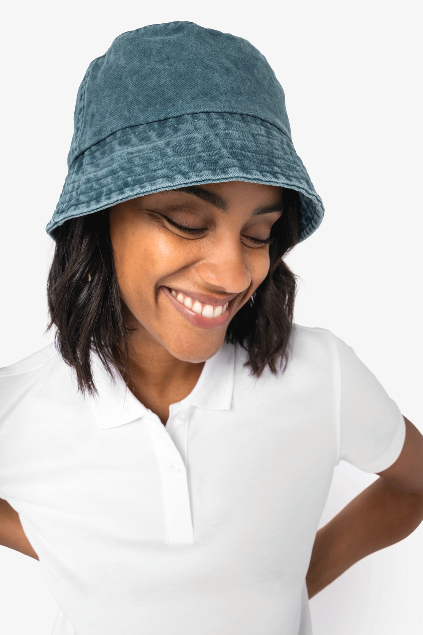 Bob délavé porté par une femme