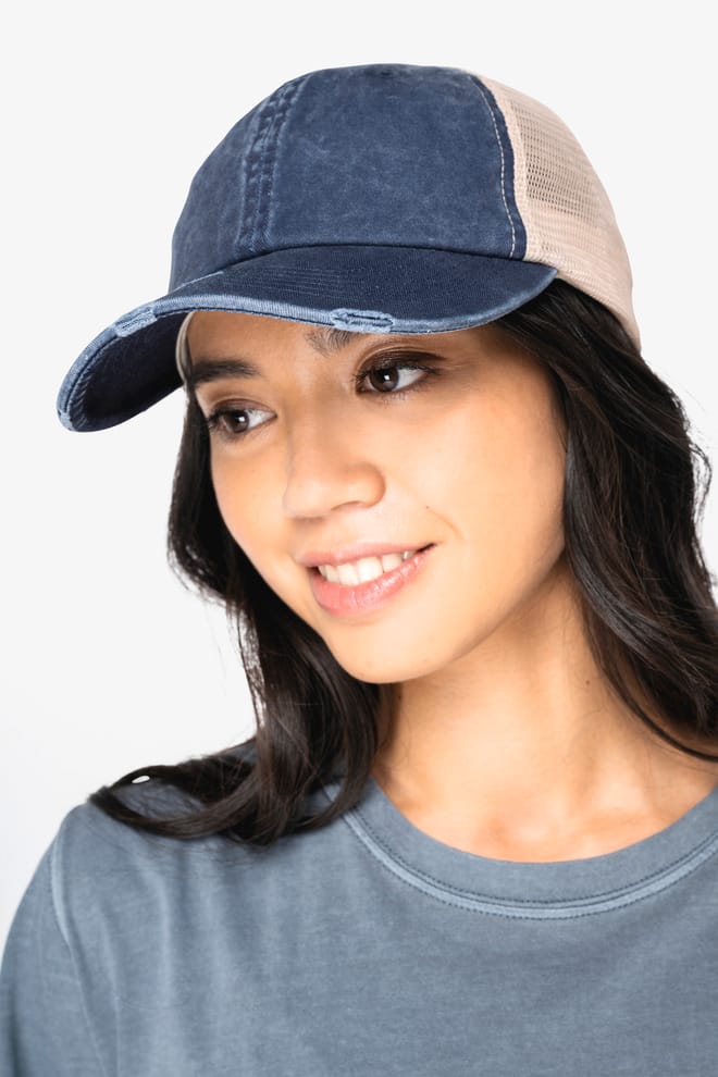 Cappellino trucker unisex ecosostenibile effetto strappato