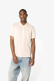 Polo blanc cassé porté par un homme