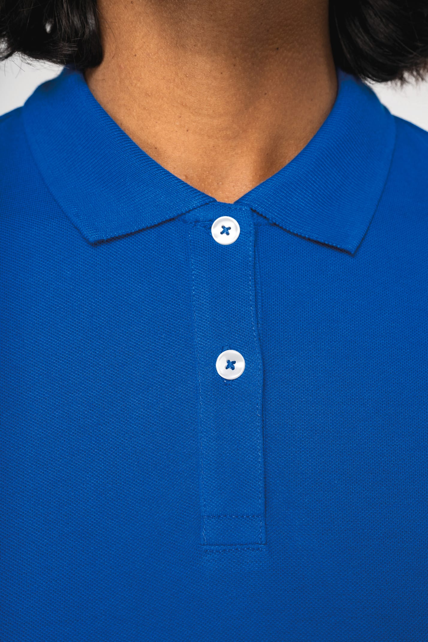 Polo porté par une femme