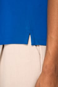Polo porté par une femme