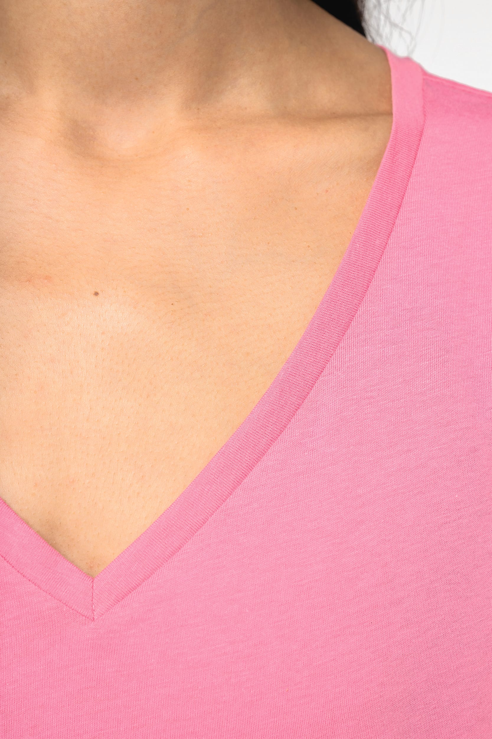 T-shirt écoresponsable loose à col V femme - Image 6