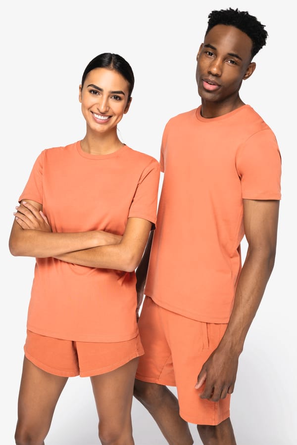 Tee-shirt publicitaire NS314IC coton biologique fabriqué au Portugal – Porté, coupe droite