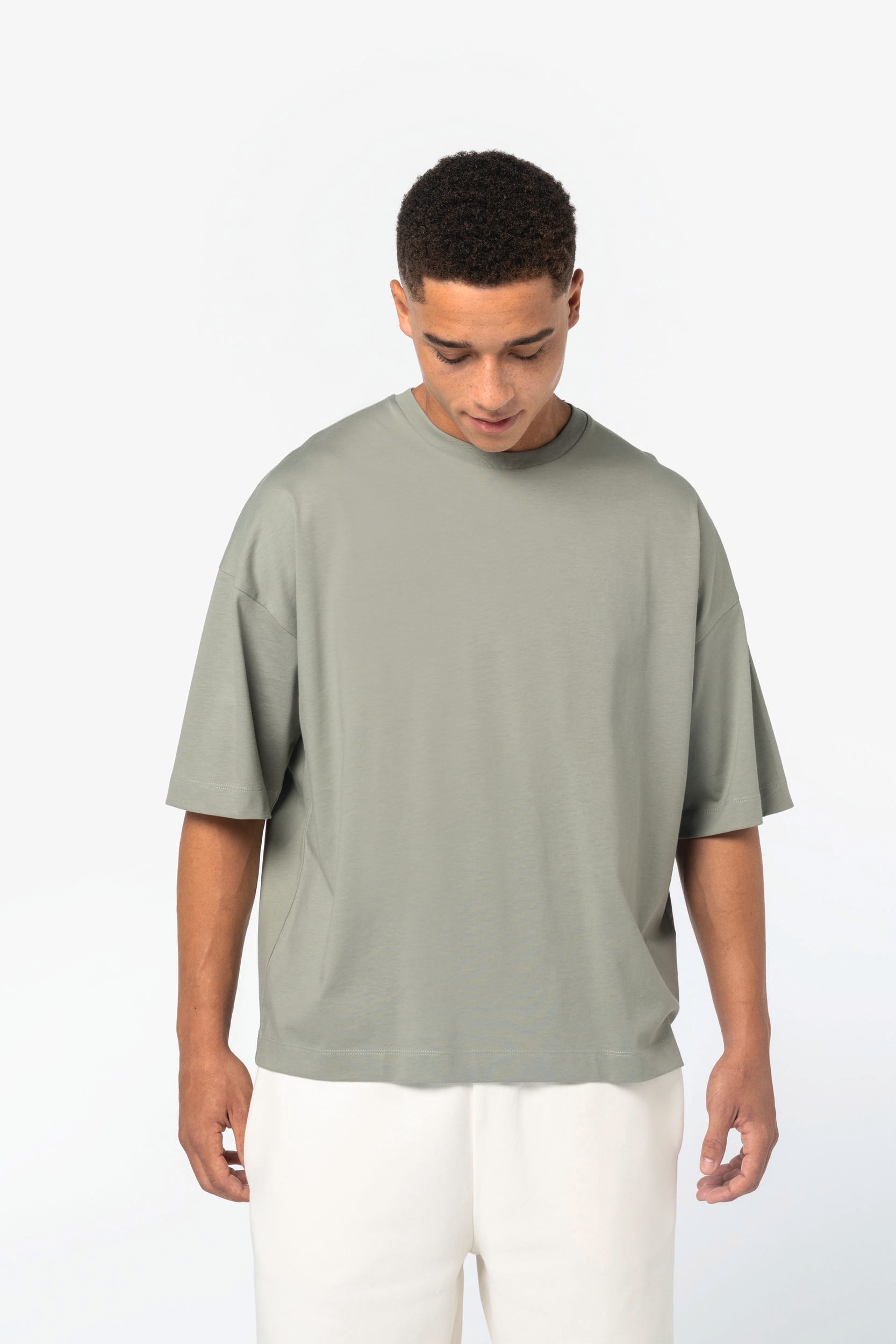 Camiseta sostenible de corte boxy con hombros caídos hombre