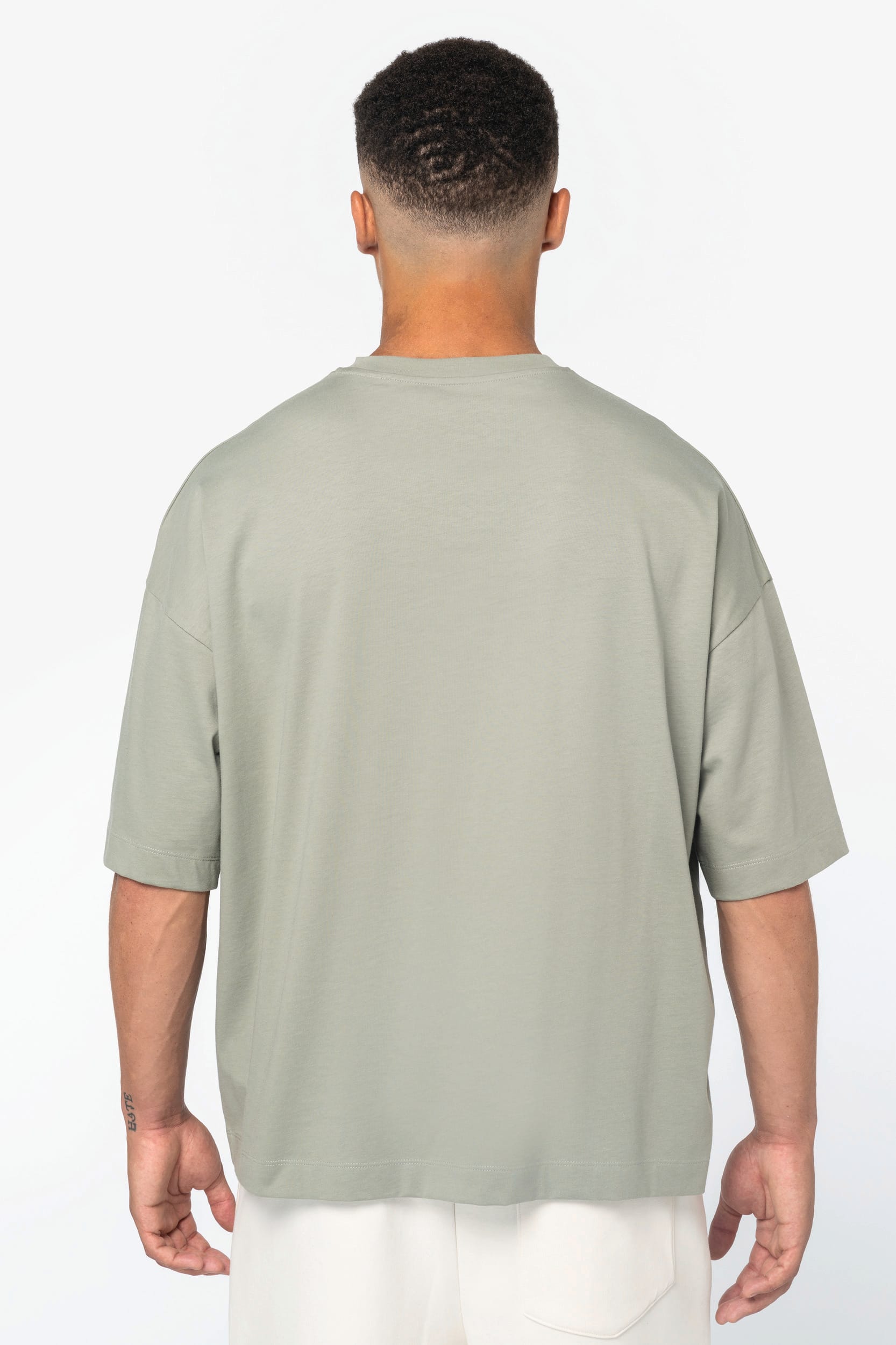Camiseta sostenible de corte boxy con hombros caídos hombre
