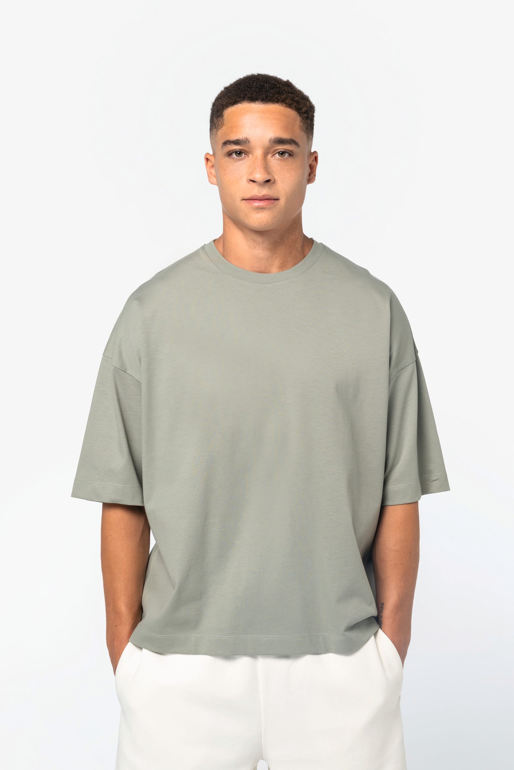 Camiseta sostenible de corte boxy con hombros caídos hombre