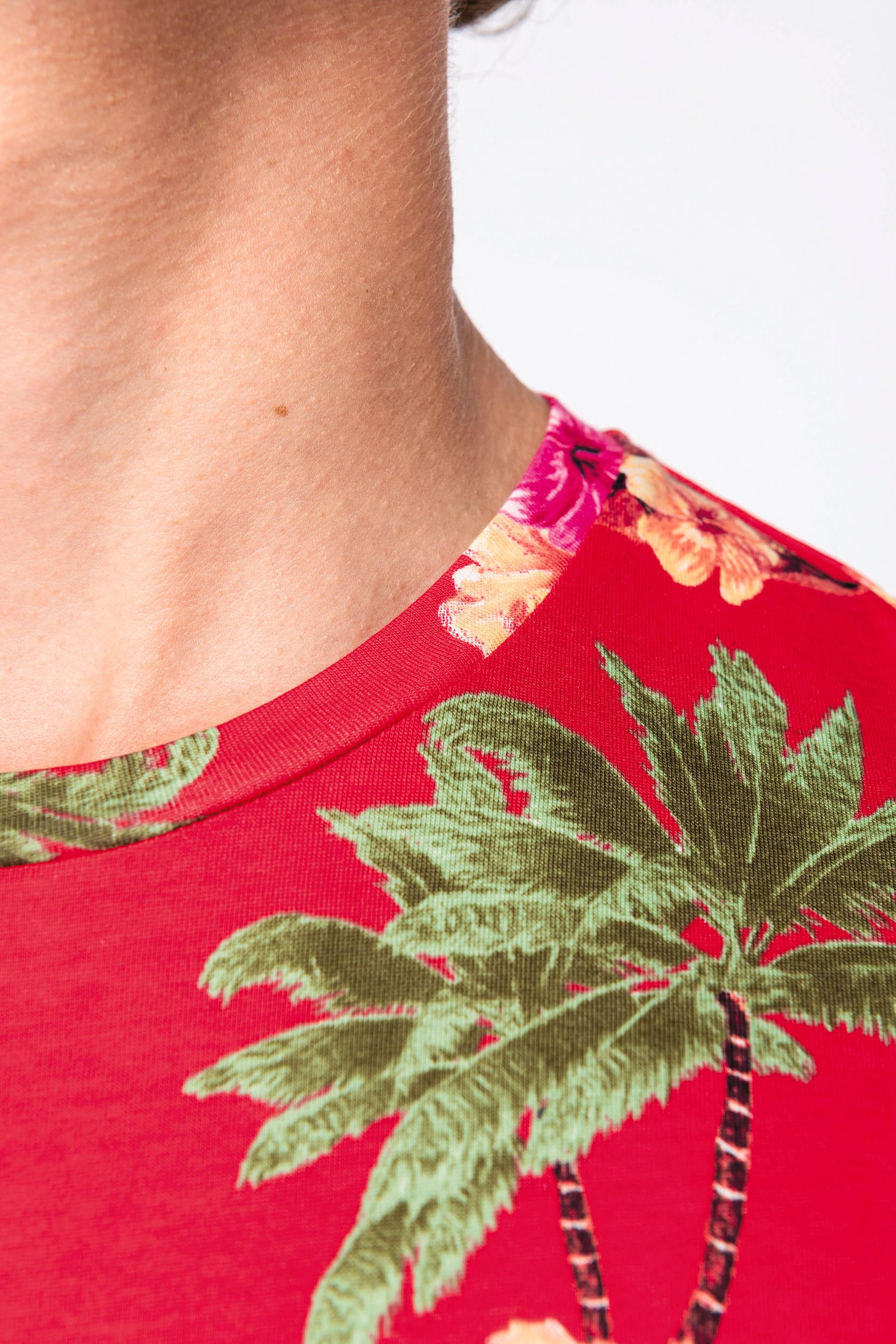 T-shirt eco-responsável com padrão tropical de homem