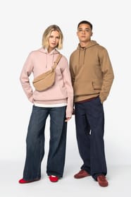 Sweats Rose et Camel porté par un homme et une femme