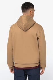 Sweat Camel porté par un homme