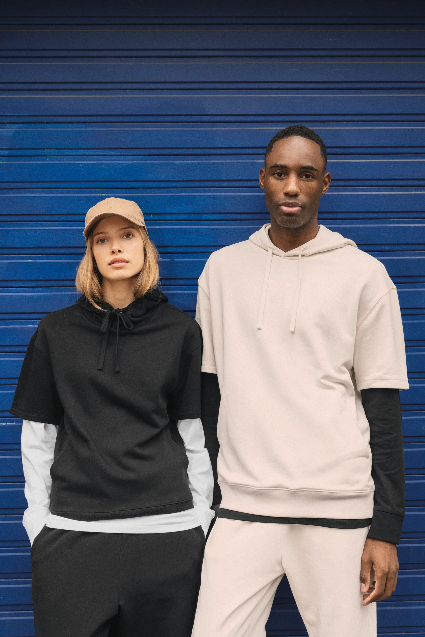 Sweat-shirt écoresponsable à capuche à épaules tombantes manches courtes French Terry unisexe - Image 5