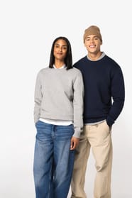 Sweat-shirts gris et bleu porté par un homme et une femme