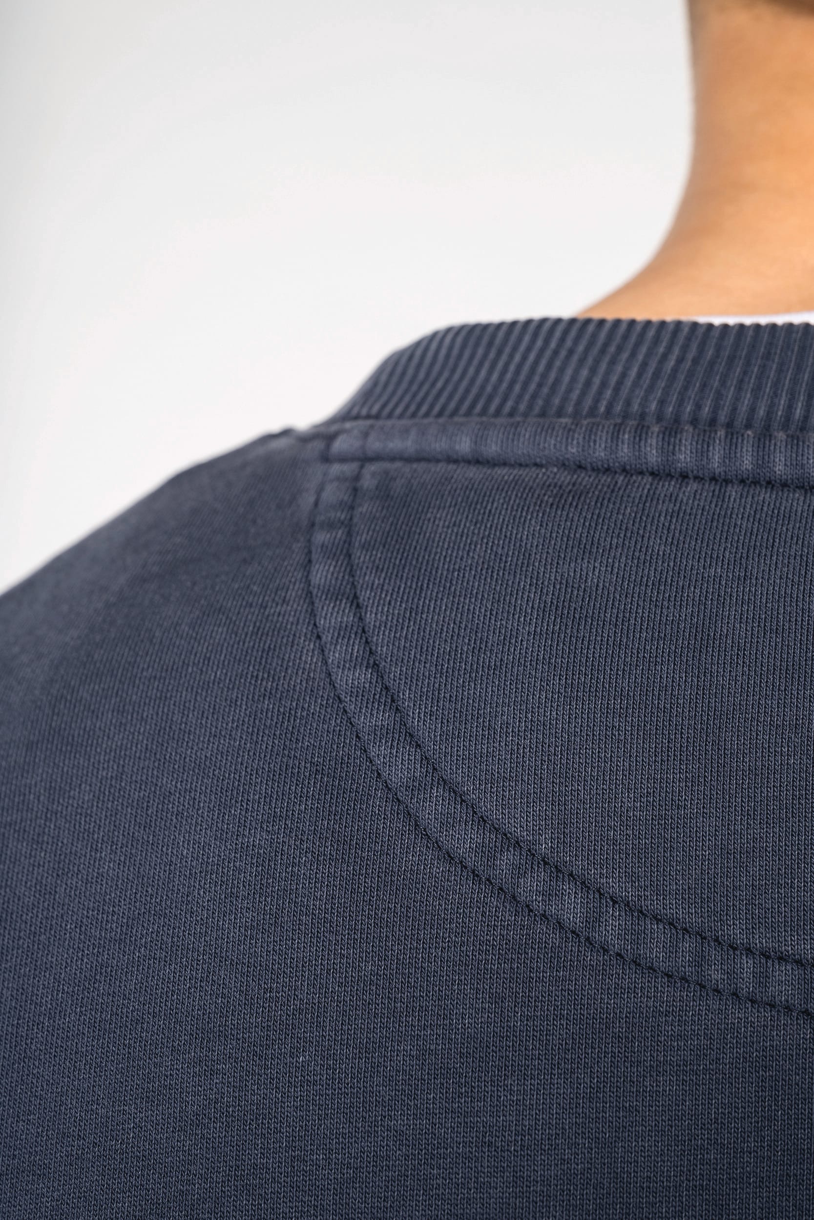 Sweat-shirt écoresponsable à col rond délavé oversize unisexe - Image 6