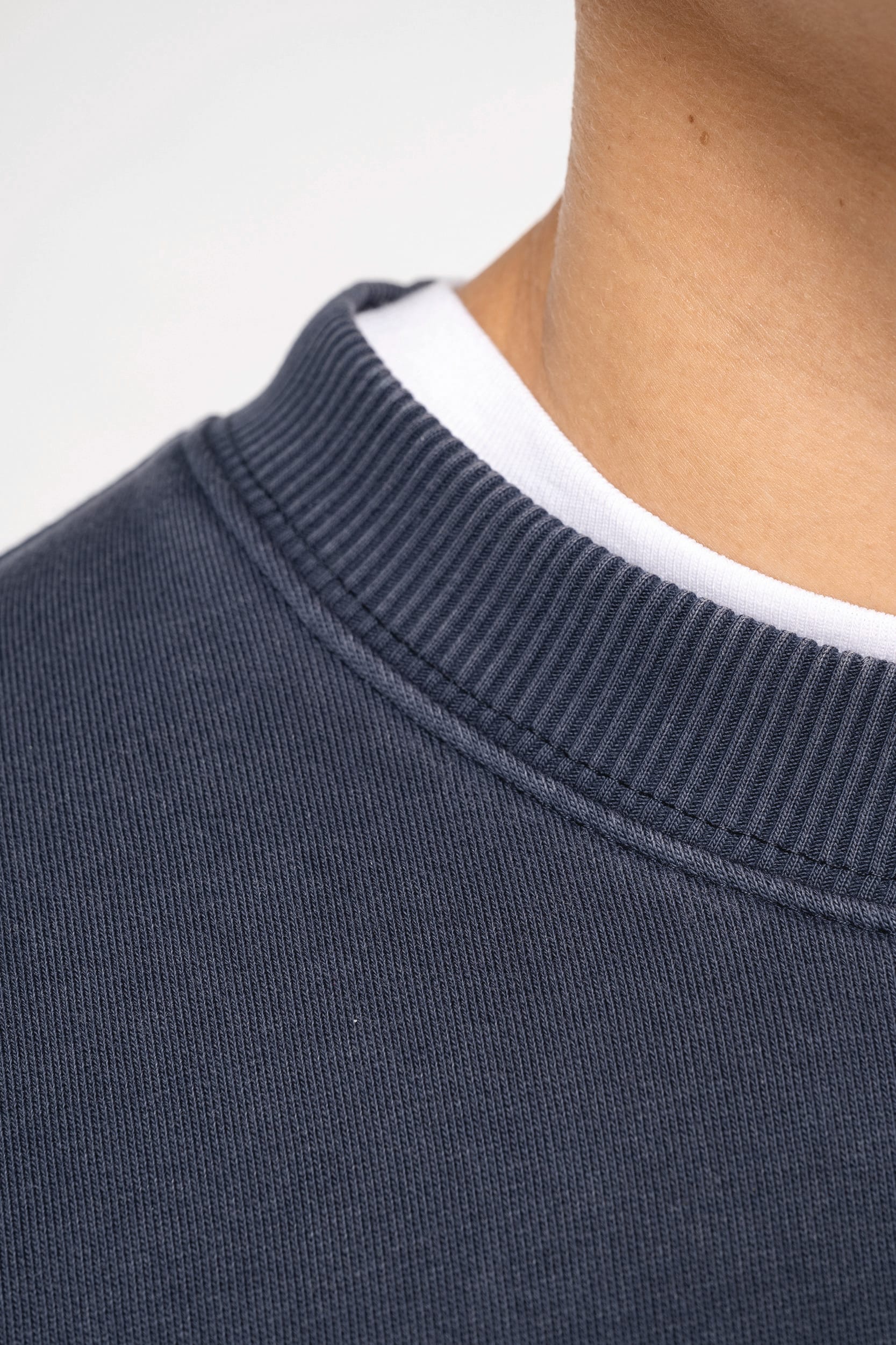 Sweat-shirt écoresponsable à col rond délavé oversize unisexe - Image 7