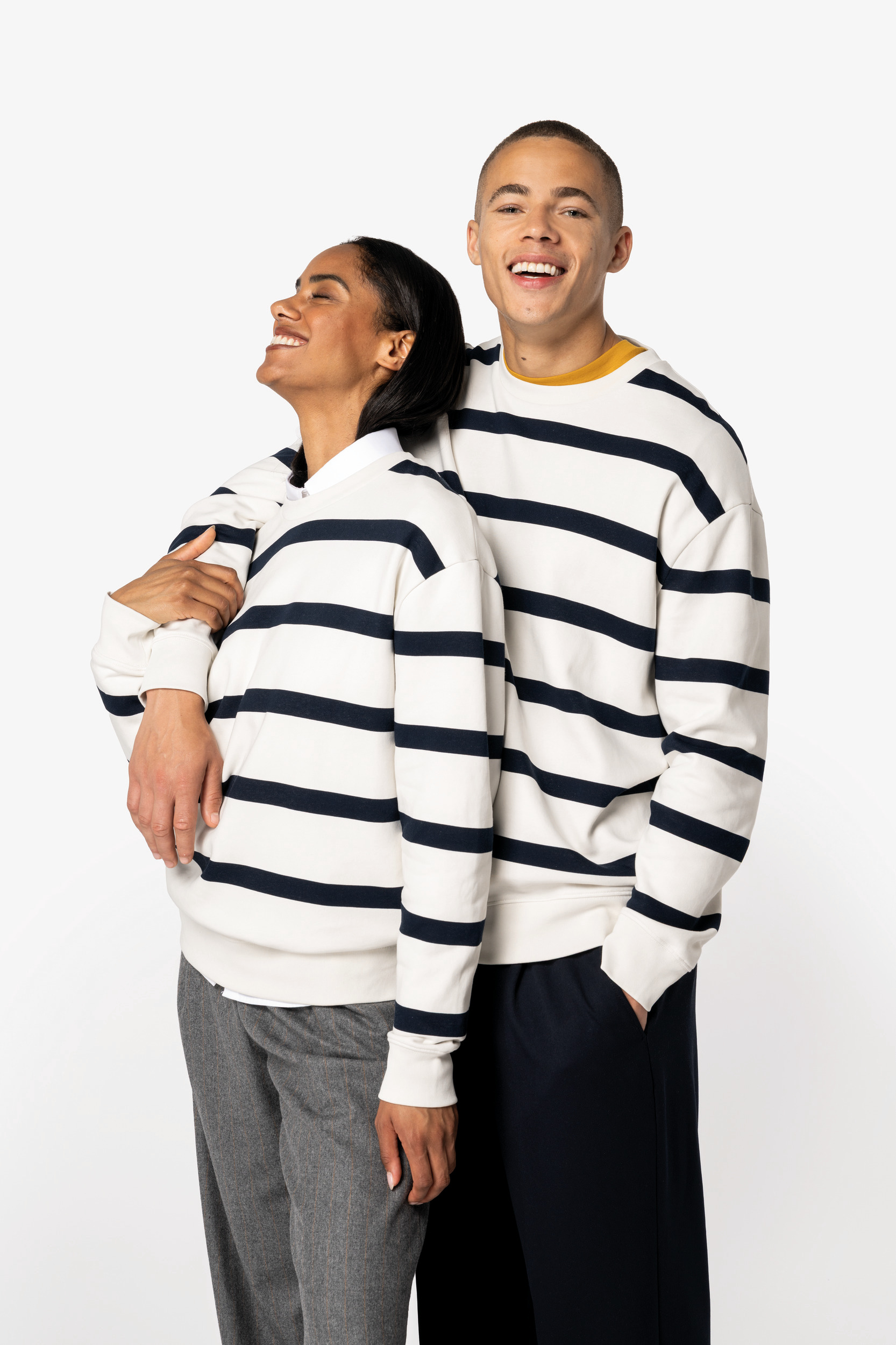 Ecologische gestreepte uniseks sweater met ronde hals en afhangende schouders