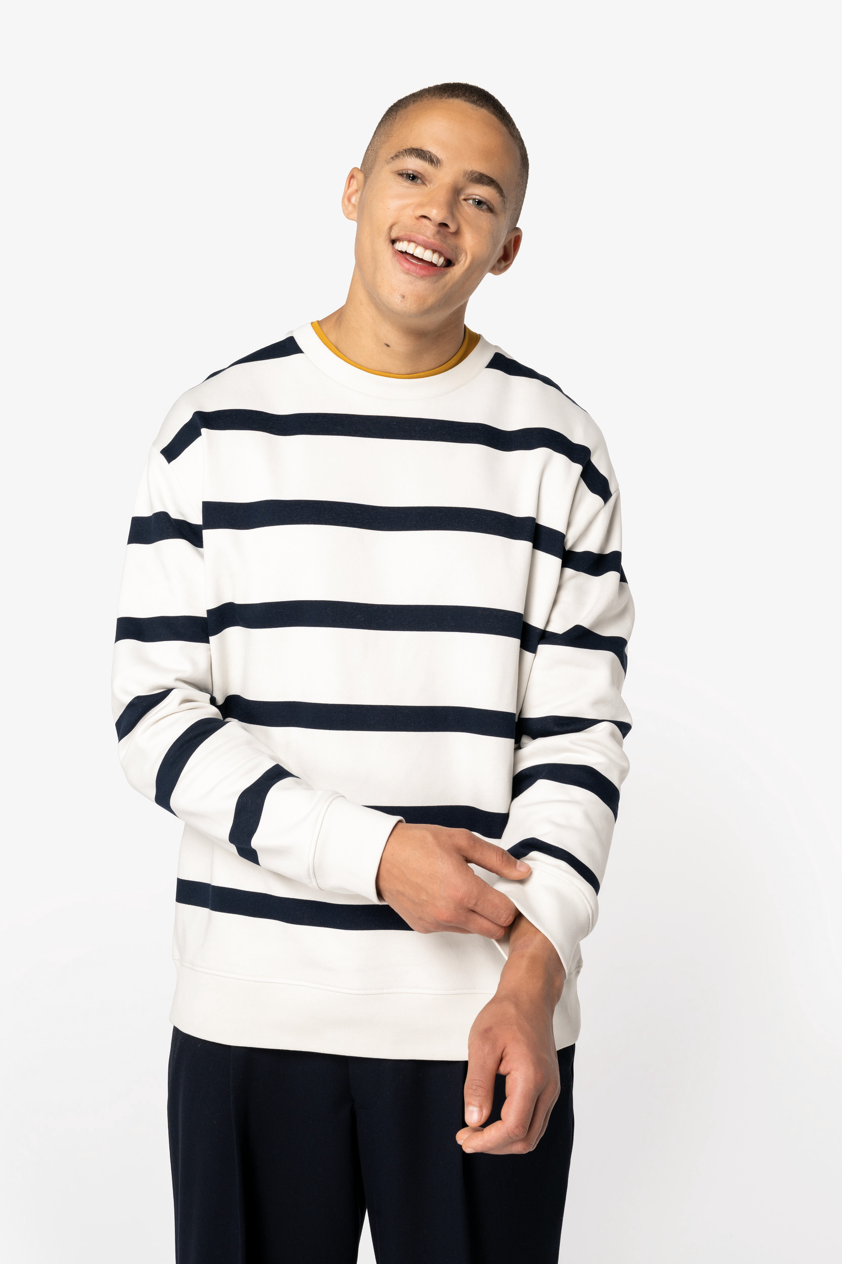 Ecologische gestreepte uniseks sweater met ronde hals en afhangende schouders